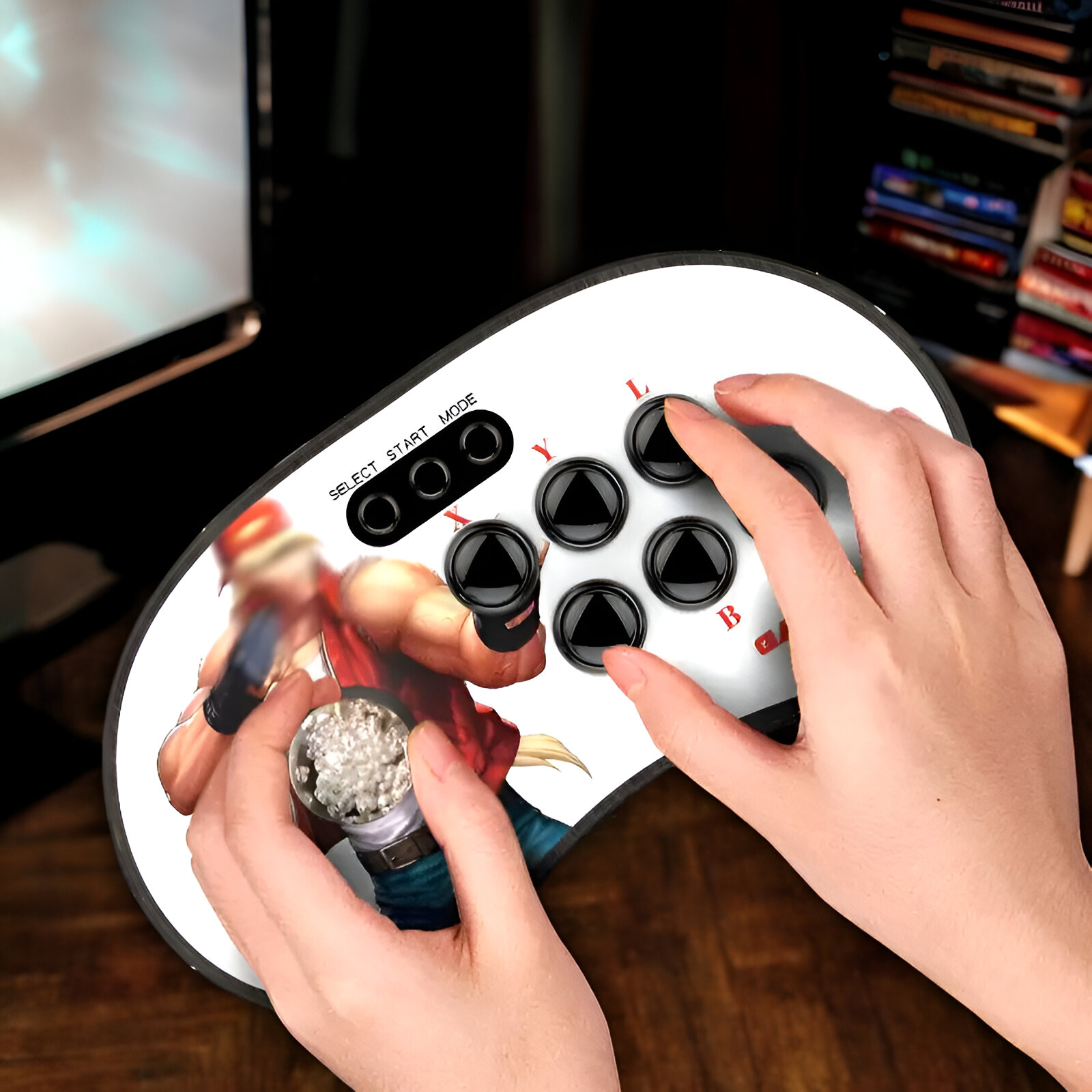 Manos sosteniendo un mando de juego retro blanco, botones y joystick visibles.