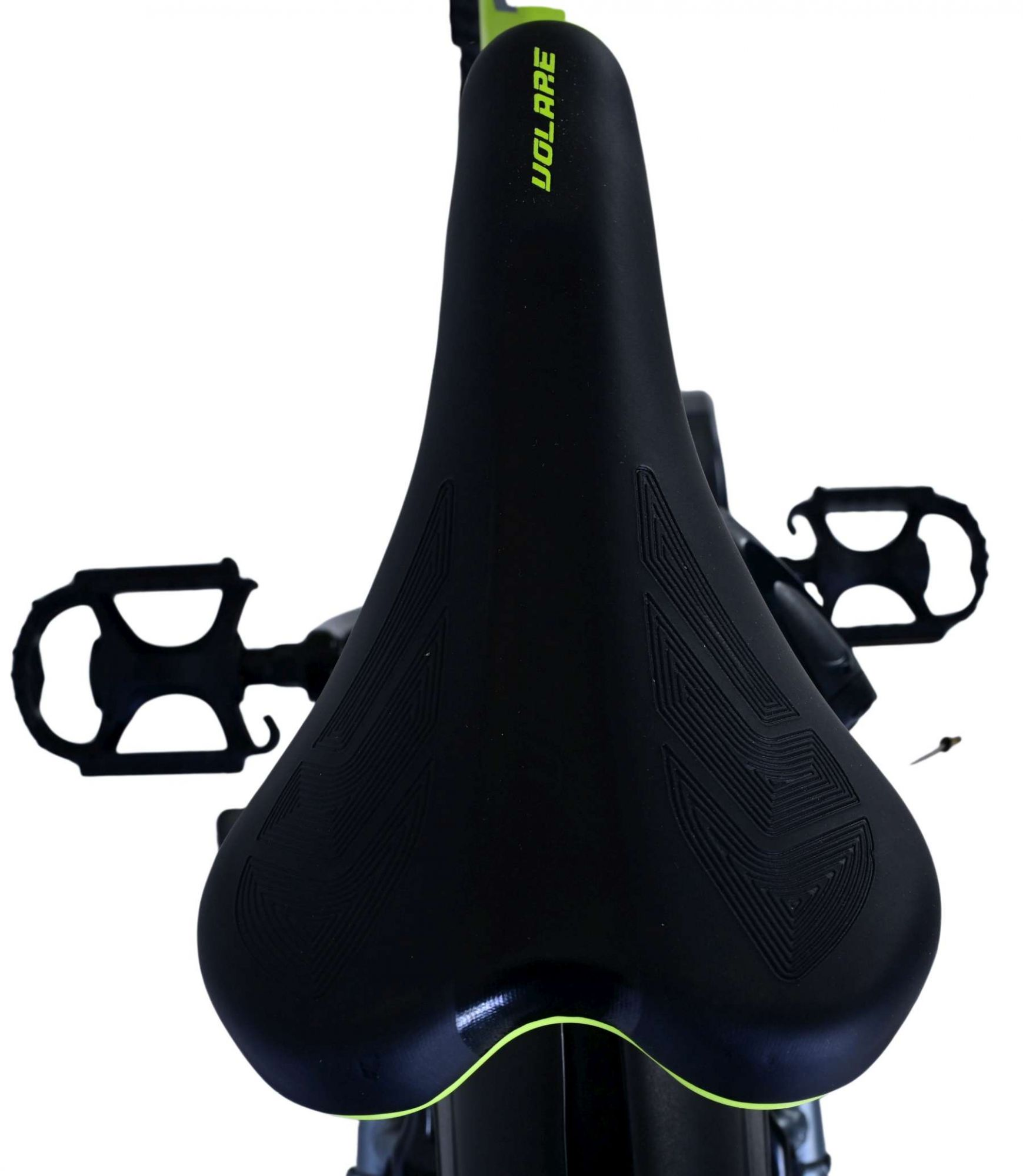 Asiento de bicicleta negro. Es un sillín con superficie negra y borde verde neón.