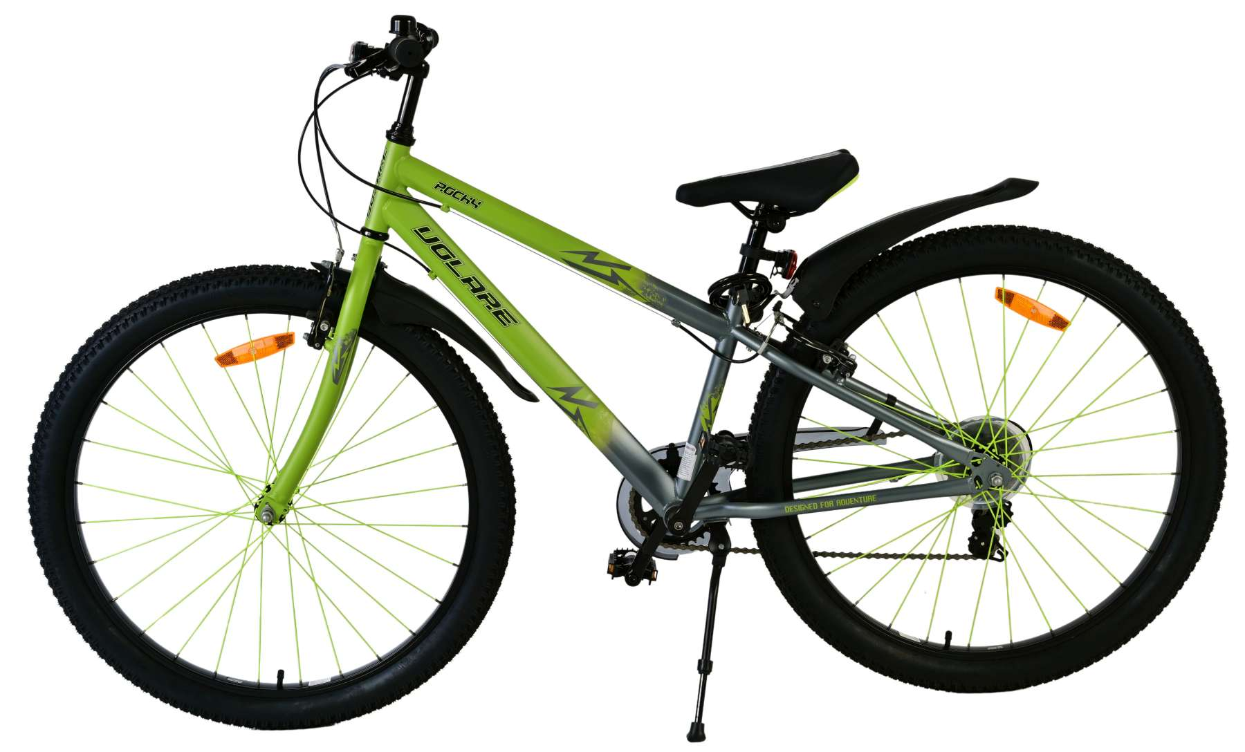 Una bicicleta de montaña verde y gris con radios verdes, sobre un fondo blanco.