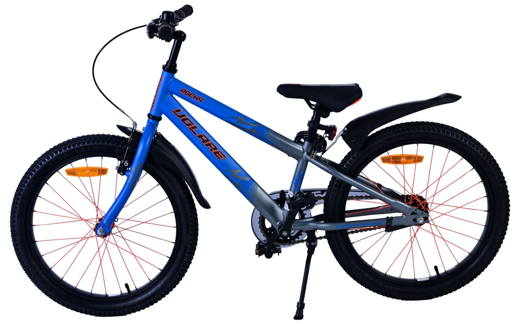 Blaues und graues Volare-Fahrrad. Schwarze Reifen und rote Speichen. Weißer Hintergrund. Seitenansicht.