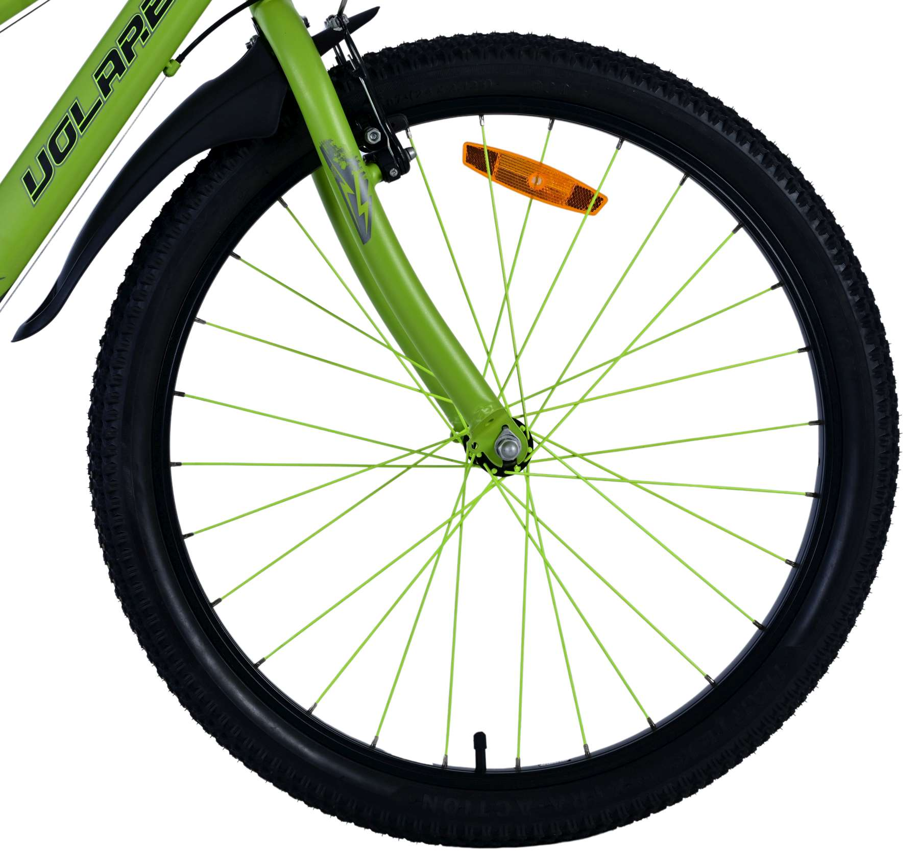 Grünes Fahrradrad, schwarzer Reifen. Grüne Speichen sichtbar. Schwarzer Kotflügel.
