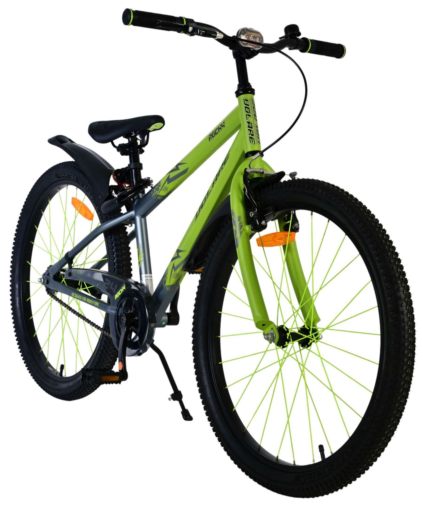 Grünes und silbernes Fahrrad. Es hat schwarze Reifen und einen schwarzen Sitz. Der Hintergrund ist weiß.