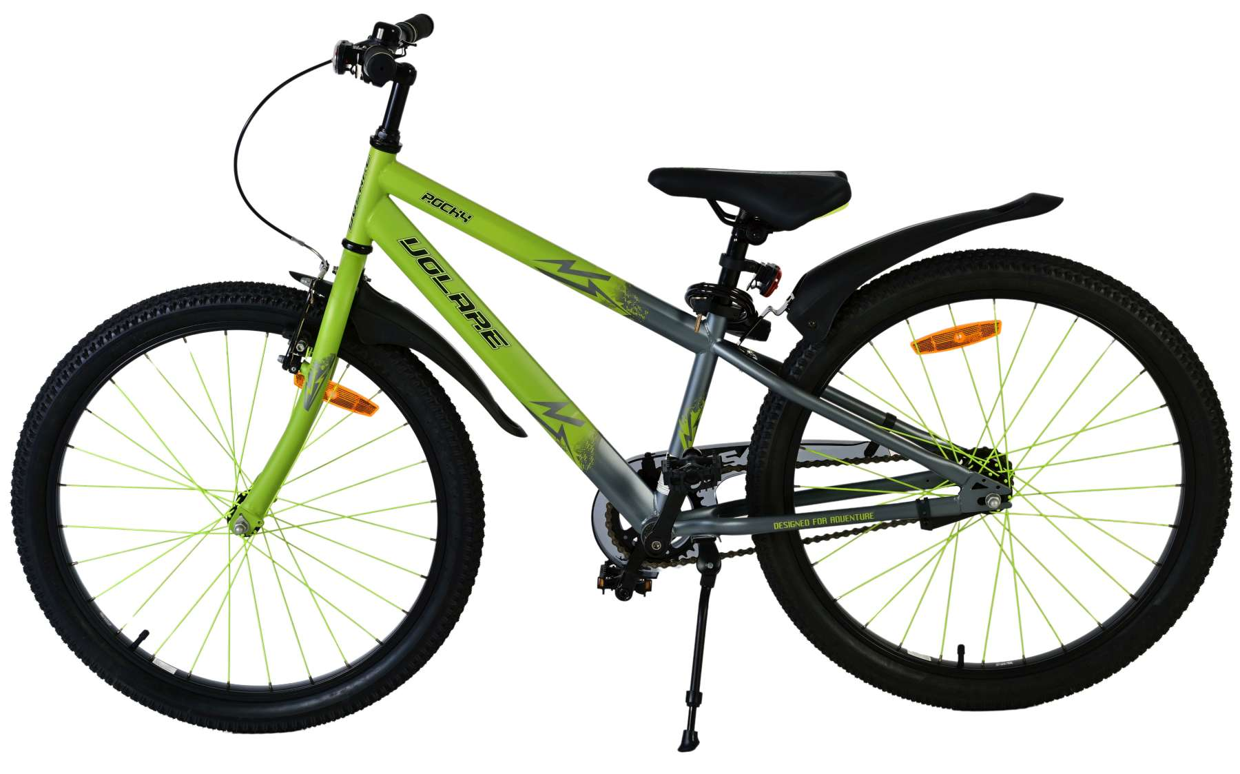 Ein grünes und graues Fahrrad mit schwarzen Reifen, einem Sitz und einem Lenker vor weißem Hintergrund.