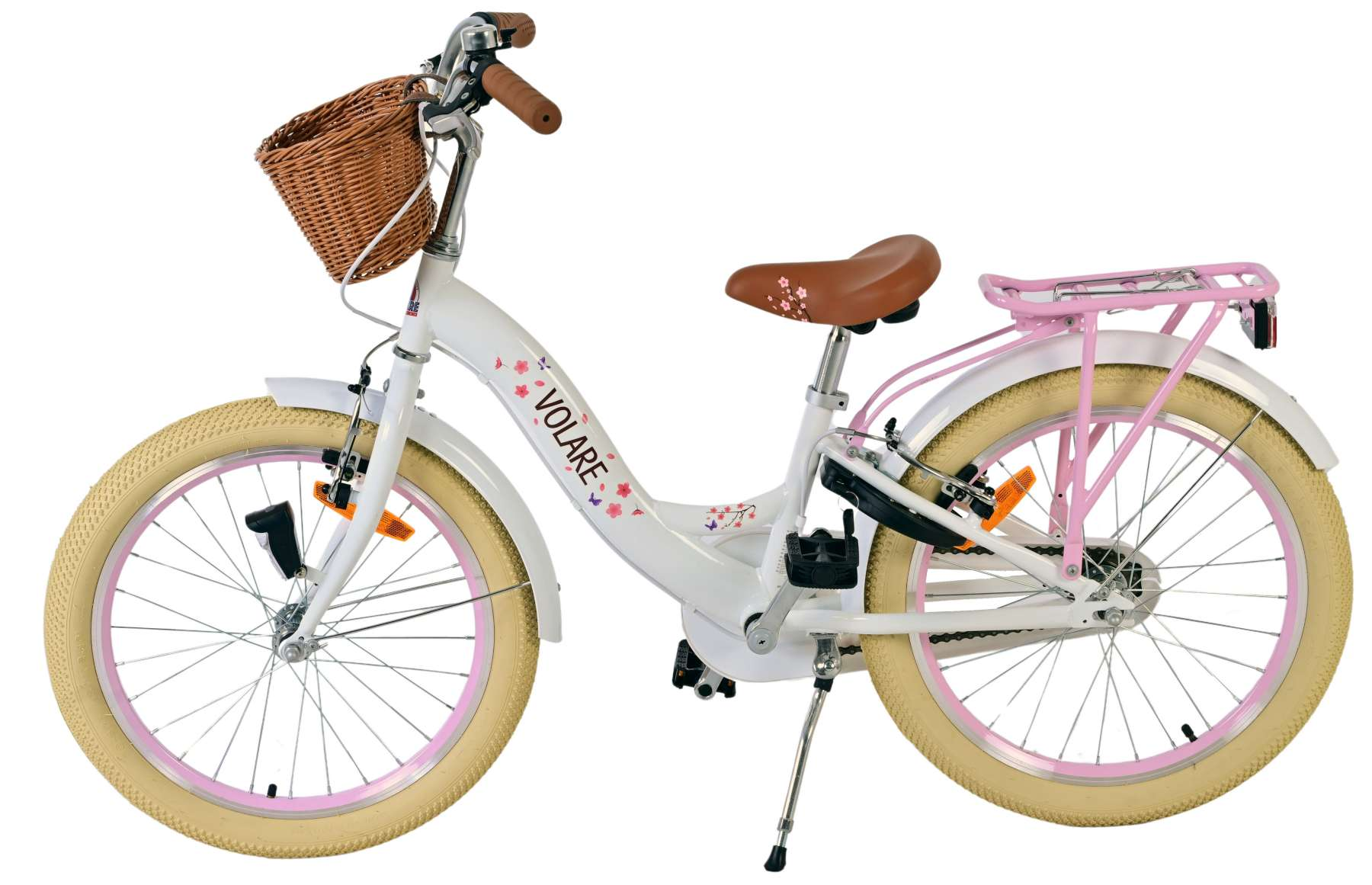 Weißes Fahrrad mit rosa Akzenten, Korb und braunem Sattel.