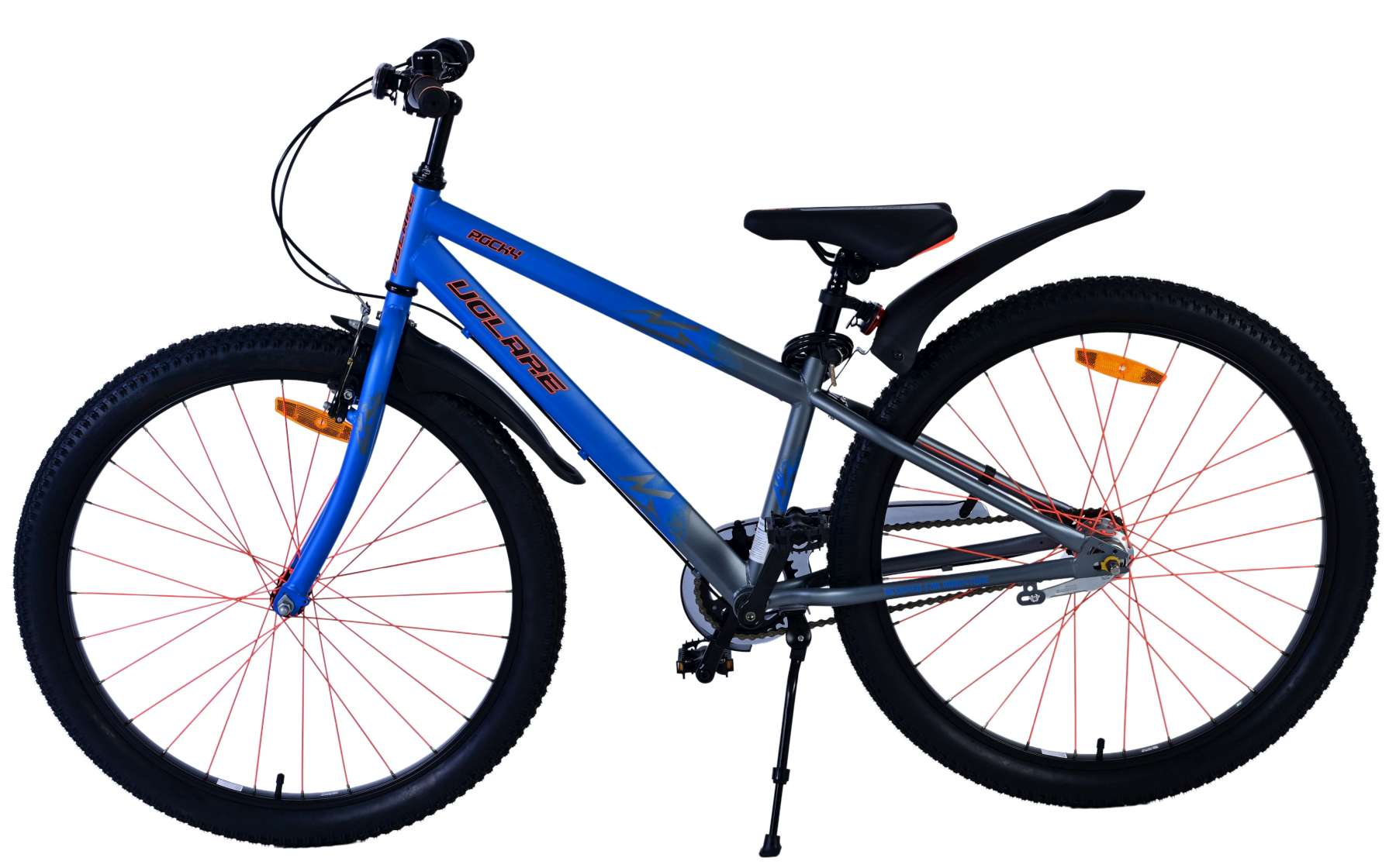 Blau-graues Fahrrad mit schwarzen Reifen und roten Akzenten. Weißer Hintergrund.
