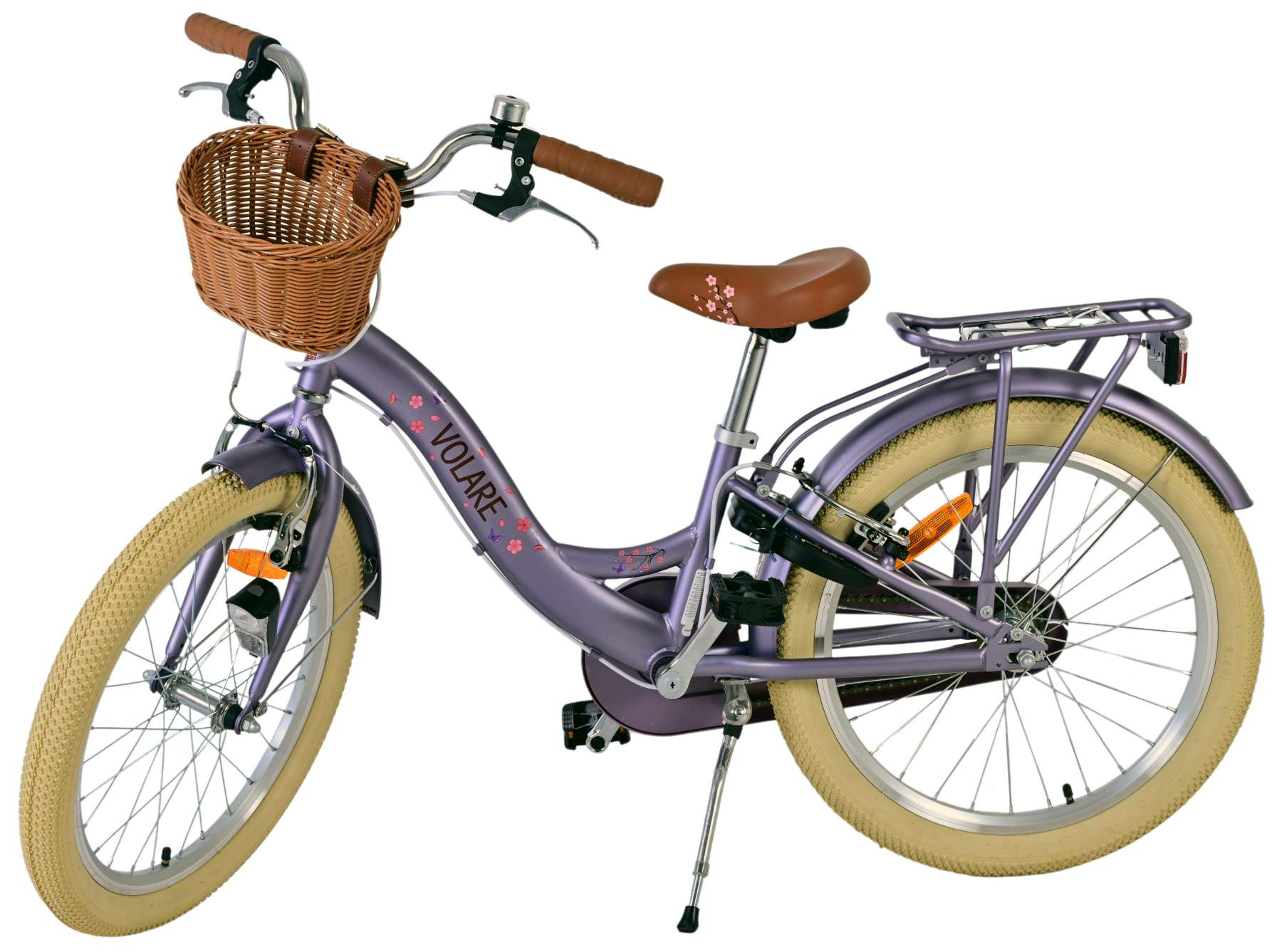 Lila Fahrrad mit Korb. Es hat einen braunen Sitz und passende Lenker.