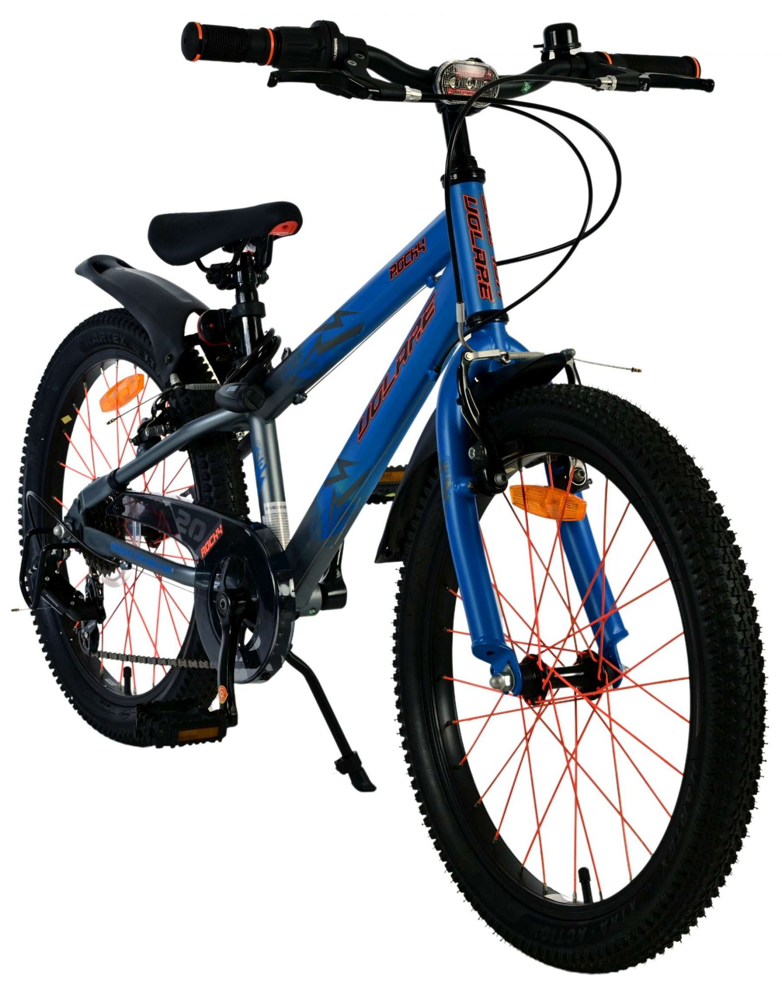 Blaues Fahrrad. Schwarze Räder. Rote Akzente. Weißer Hintergrund.