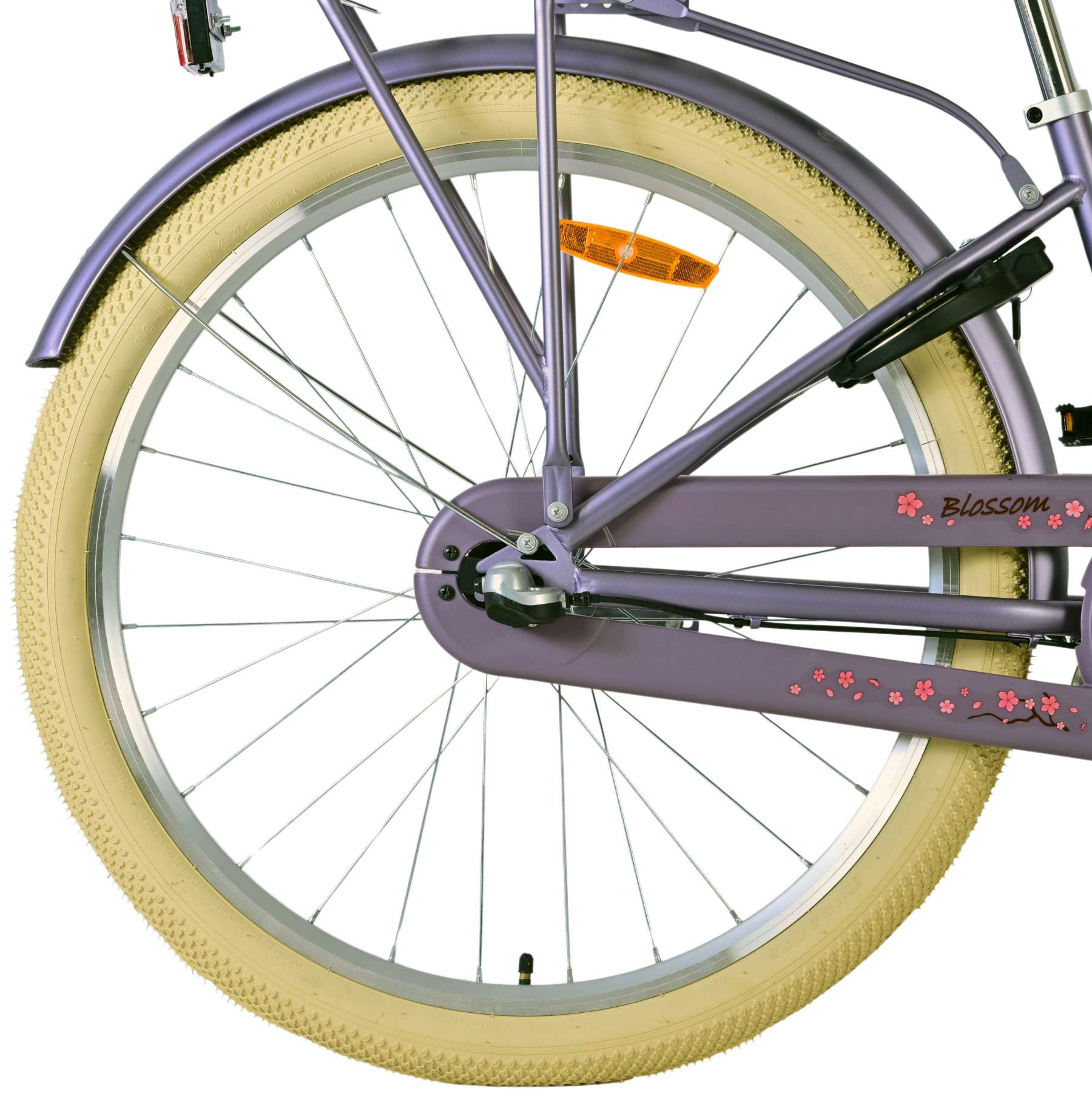 Nahaufnahme eines Fahrradrads mit rosa Felge und beigem Reifen.