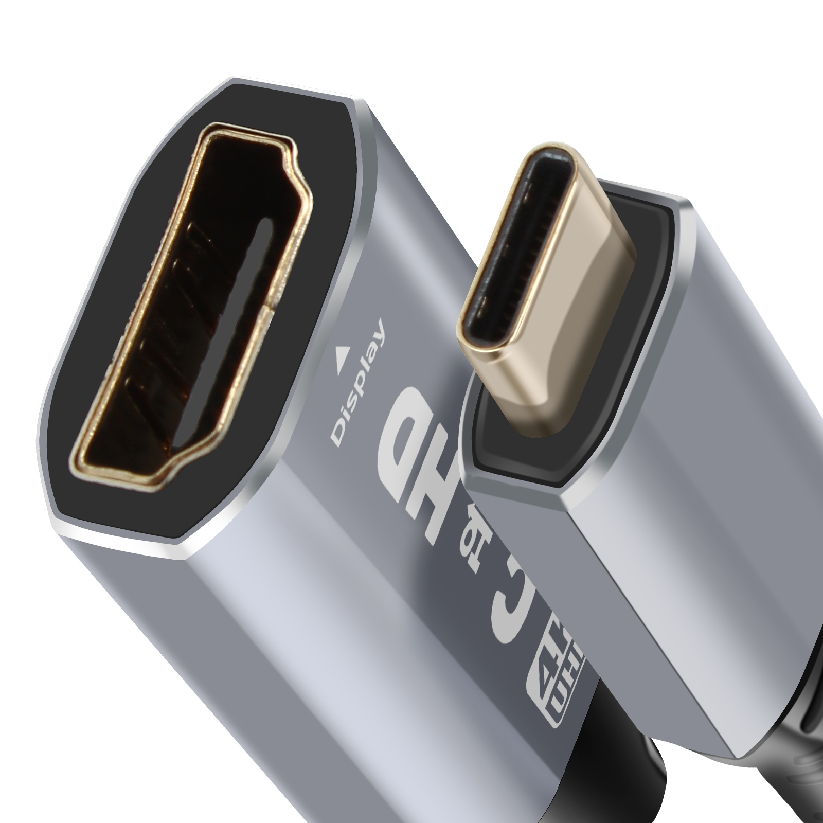 Un adattatore da HDMI a USB-C argentato, primo piano con etichetta display.