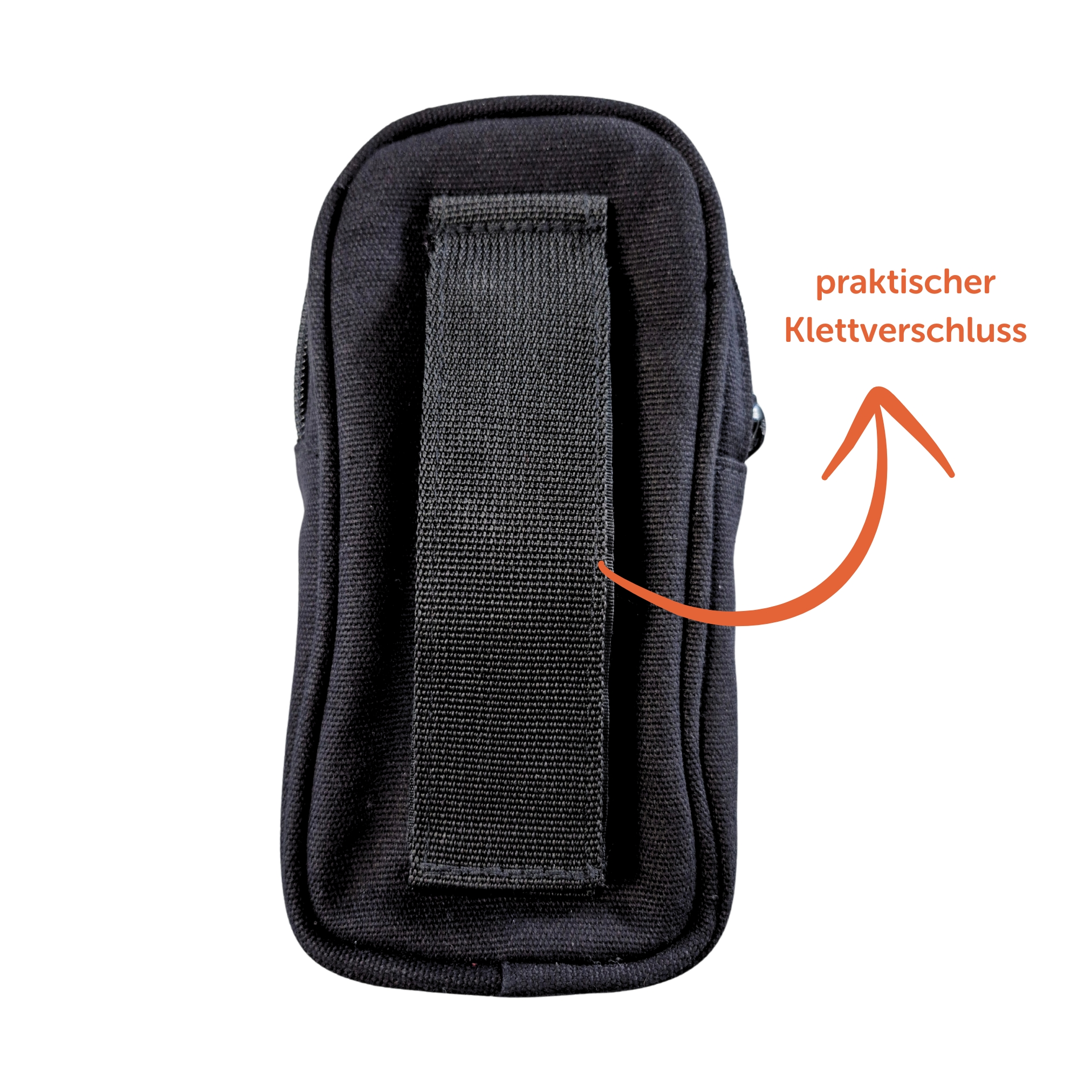 Eine schwarze Tasche mit Riemen, mit einem orangefarbenen Pfeil, der auf Klettverschluss zeigt.