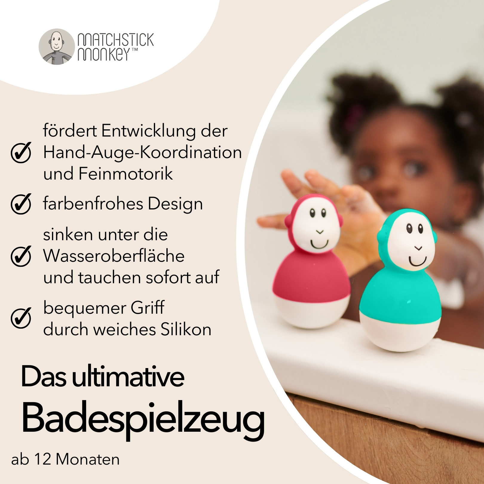 Zwei bunte Spielfiguren in einer Badewanne. Text auf Deutsch. Schwarz-weißer Hintergrund.