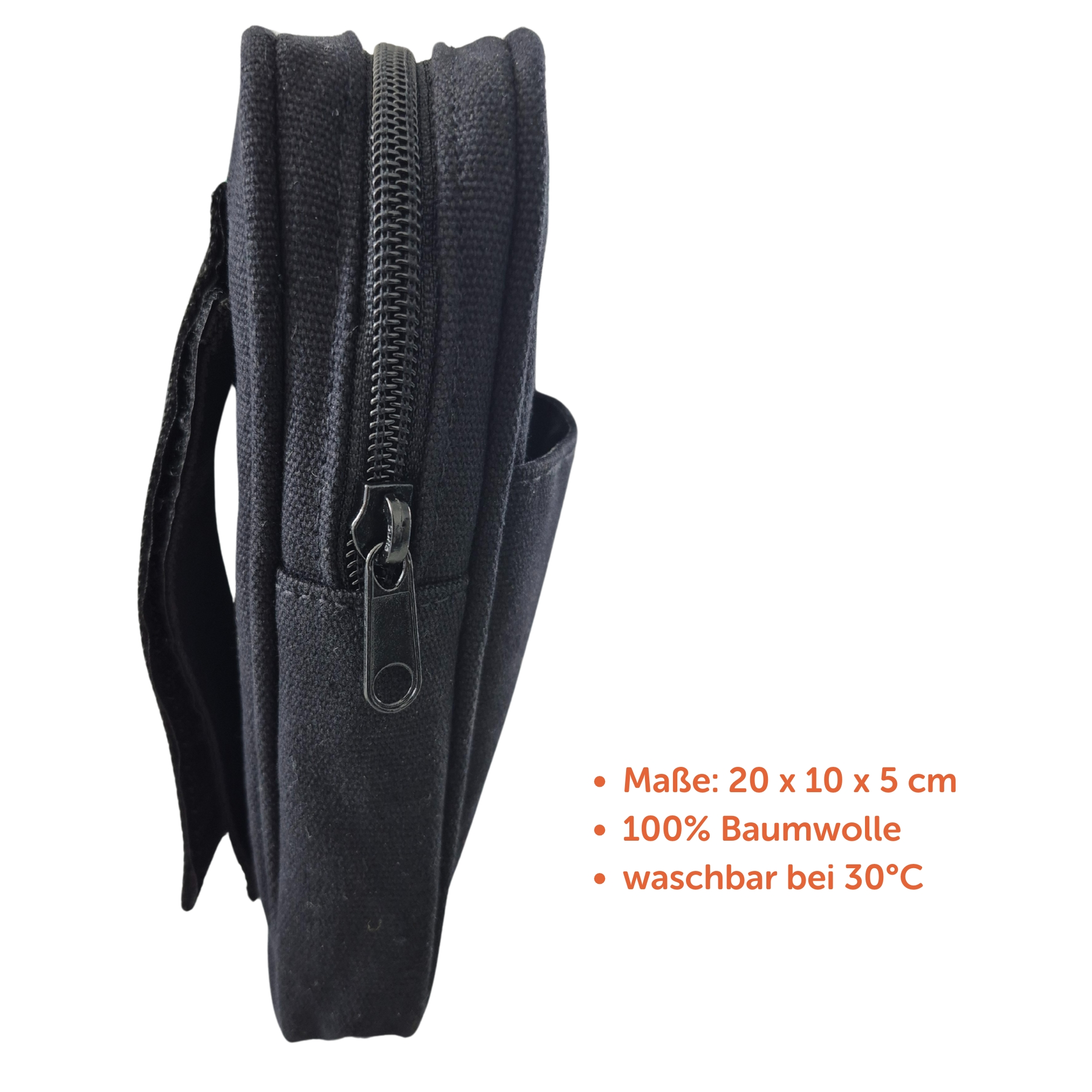 Schwarze Tasche mit Reißverschluss und Riemen. Text: 20x10x5cm, 100% Baumwolle, waschbar bei 30°C.