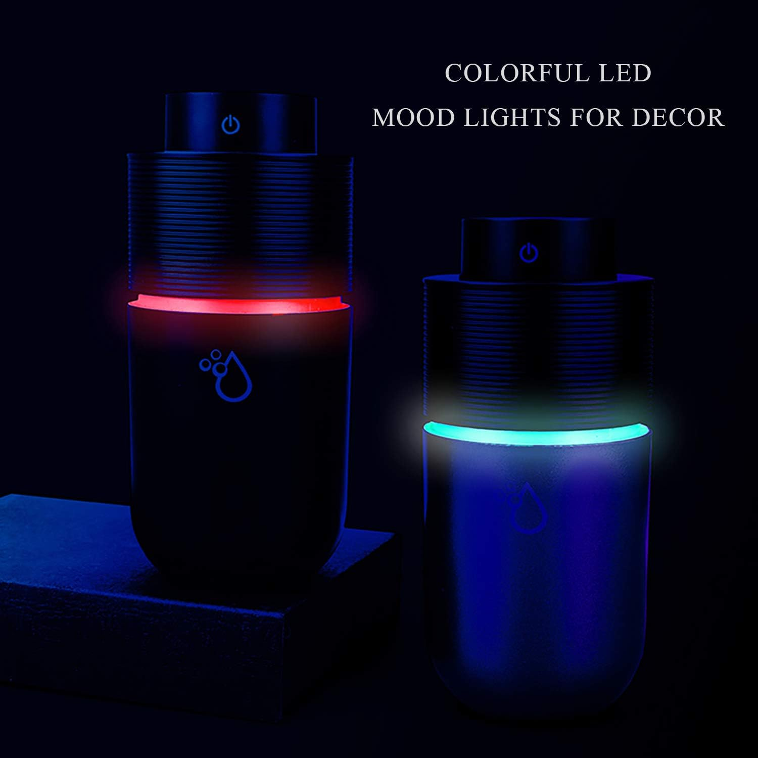 Zwei schwarze Luftbefeuchter mit farbigen LED-Leuchten, einer rot und einer blau.