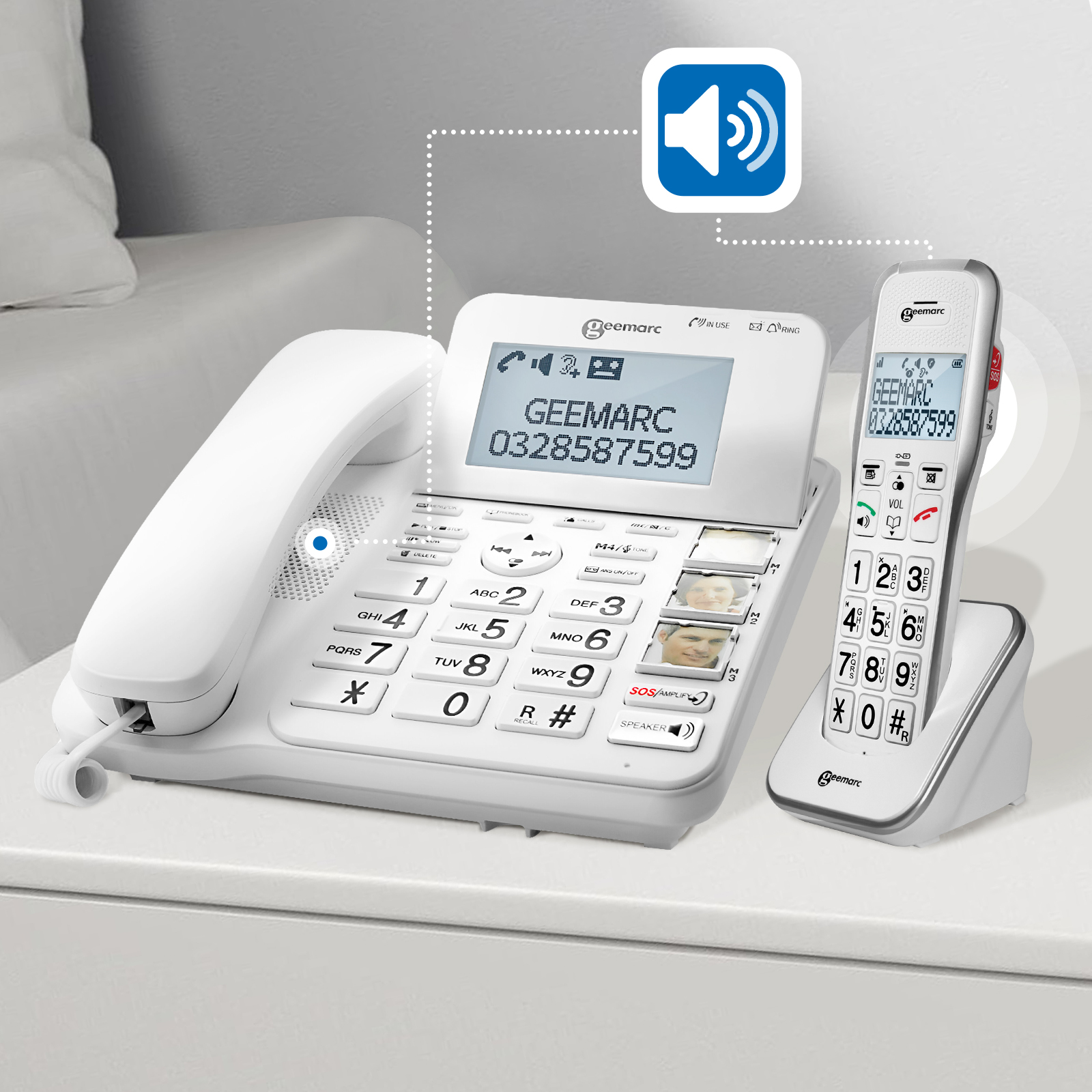 Ein weißes und silberfarbenes schnurloses Telefon mit einem separaten Hörer auf einem Nachttisch, mit einem Lautsprechersymbol.