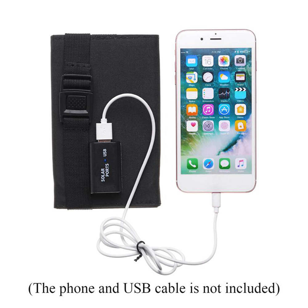 Solar-Ladegerät mit weißem Kabel, das mit einem Telefon verbunden ist.