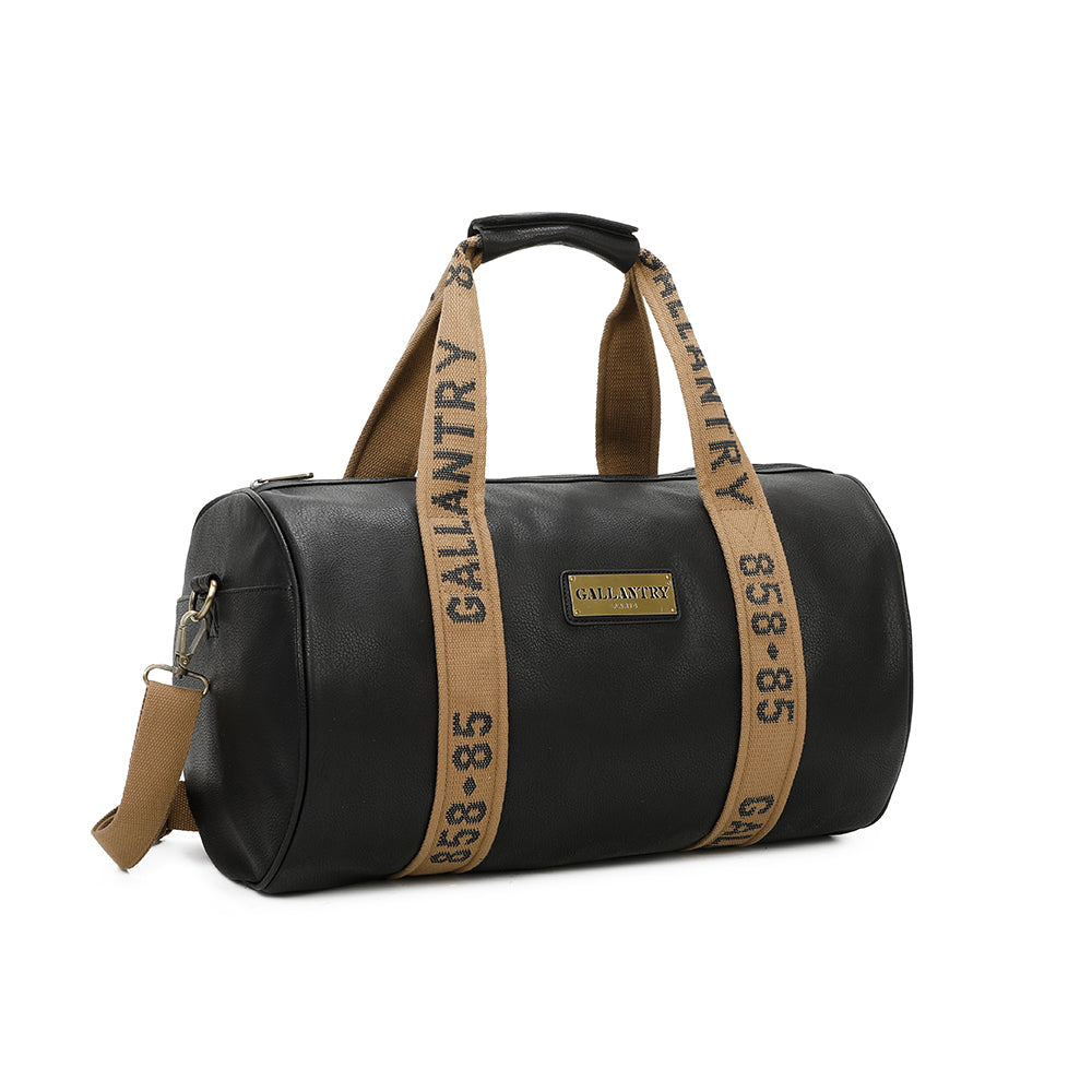 Schwarze Reisetasche mit beigen Trägern. Text auf den Trägern lautet 'GALLANTRY 858-85'.