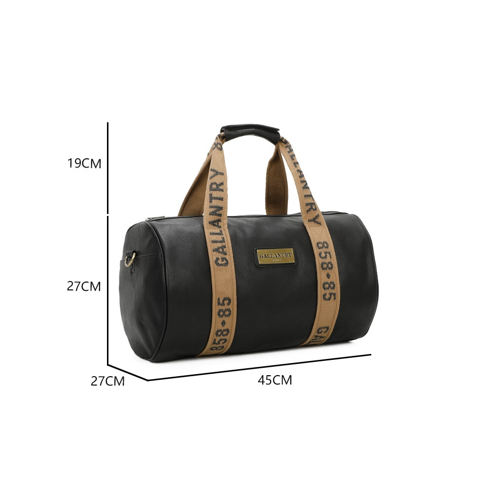 Schwarze Reisetasche mit braunen Trägern. Die Tasche ist 45 cm breit und 27 cm hoch.