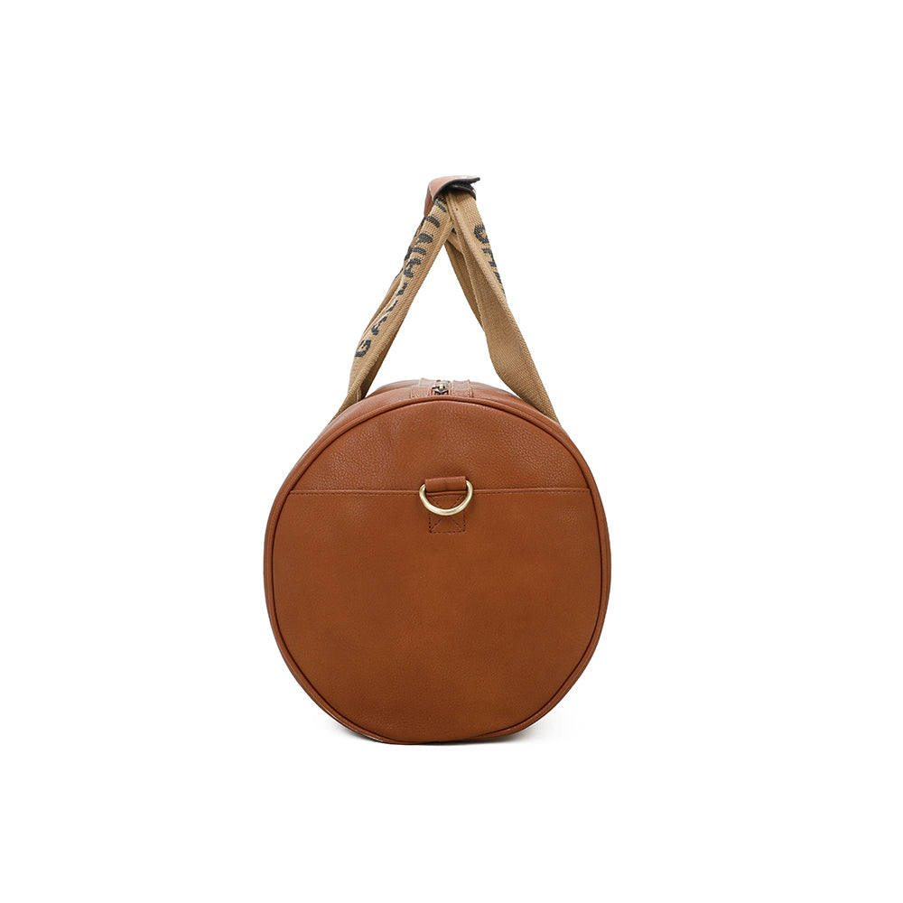 Braune Leder-Duffel-Tasche mit einem beigefarbenen Riemen. Sie hat eine runde Form.