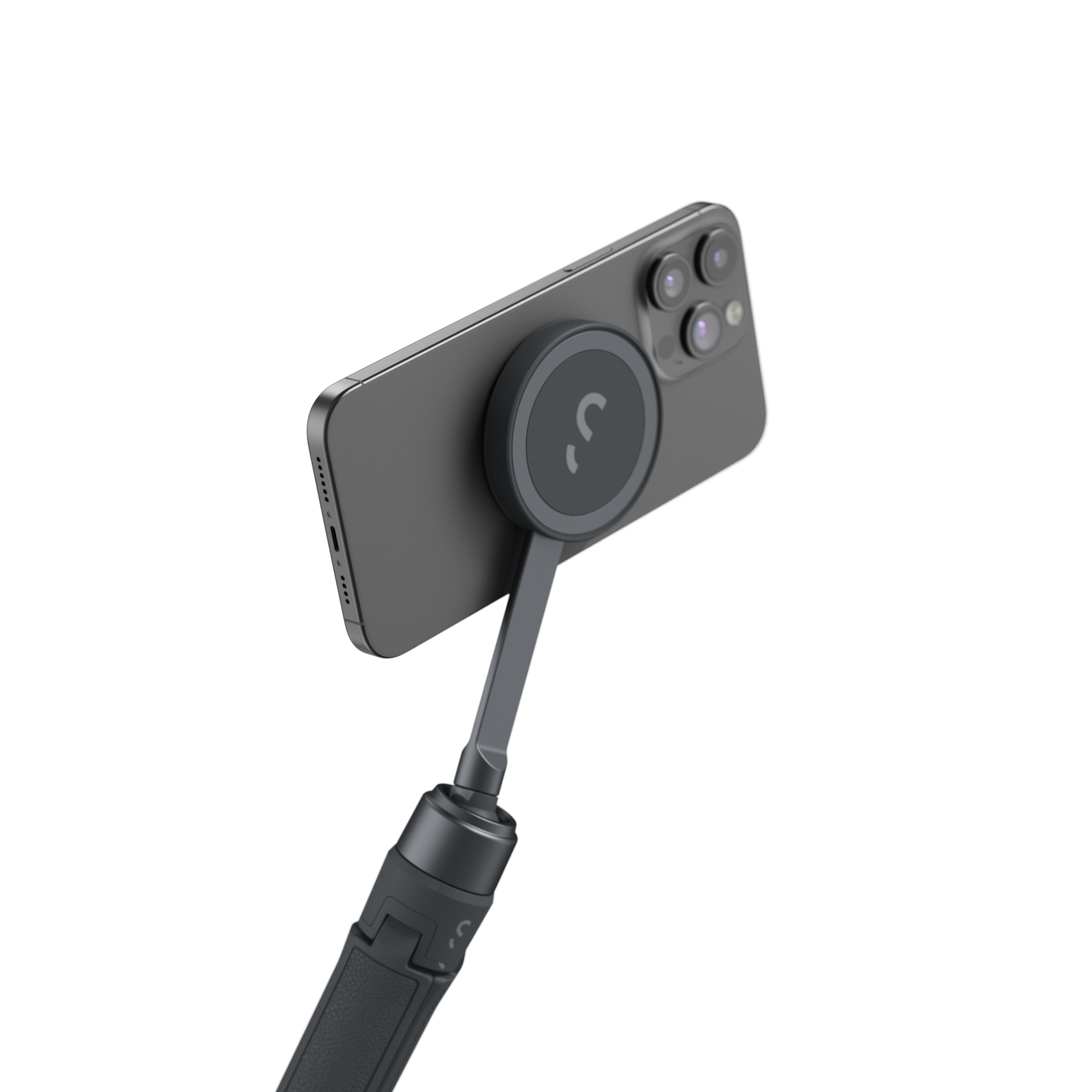 Beyaz arka plana karşı açılı bir selfie çubuğunda manyetik bir tutucuya takılı telefon.