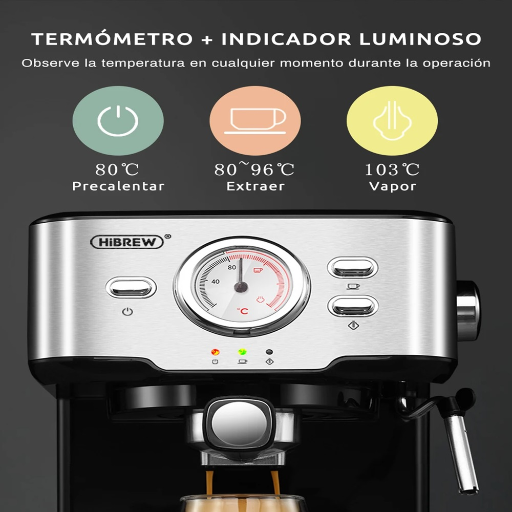Primer plano de una máquina de espresso. Muestra indicadores de temperatura y botones. Diseño plateado y negro.