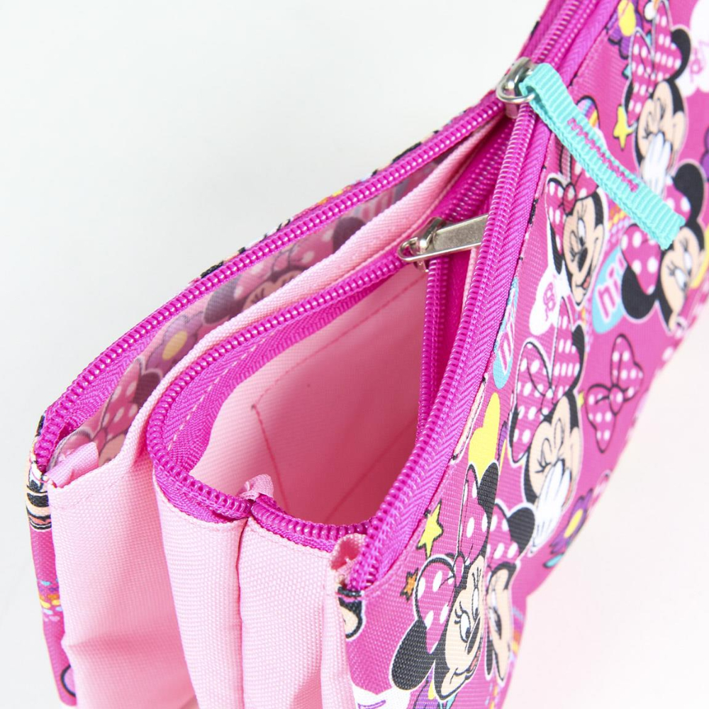 Estuche de lápices rosa de Minnie Mouse, abierto mostrando compartimentos y cremalleras. Fondo blanco.