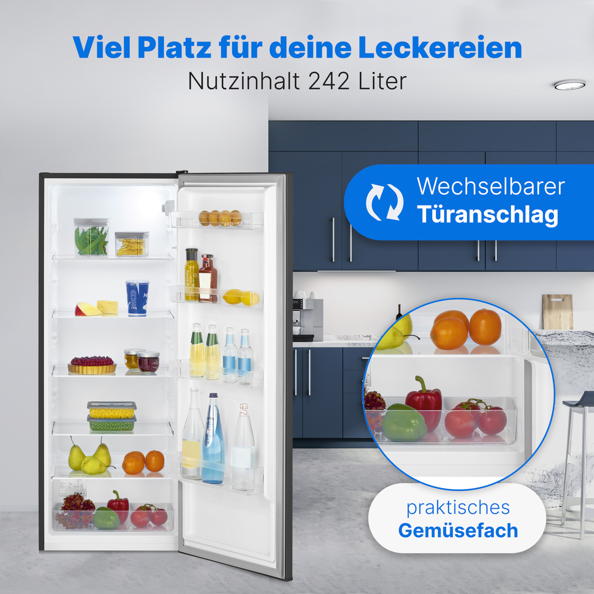 Ein Kühlschrank mit offener Tür, mit Regalen voller Lebensmittel, mit Text und Grafiken auf der Tür.