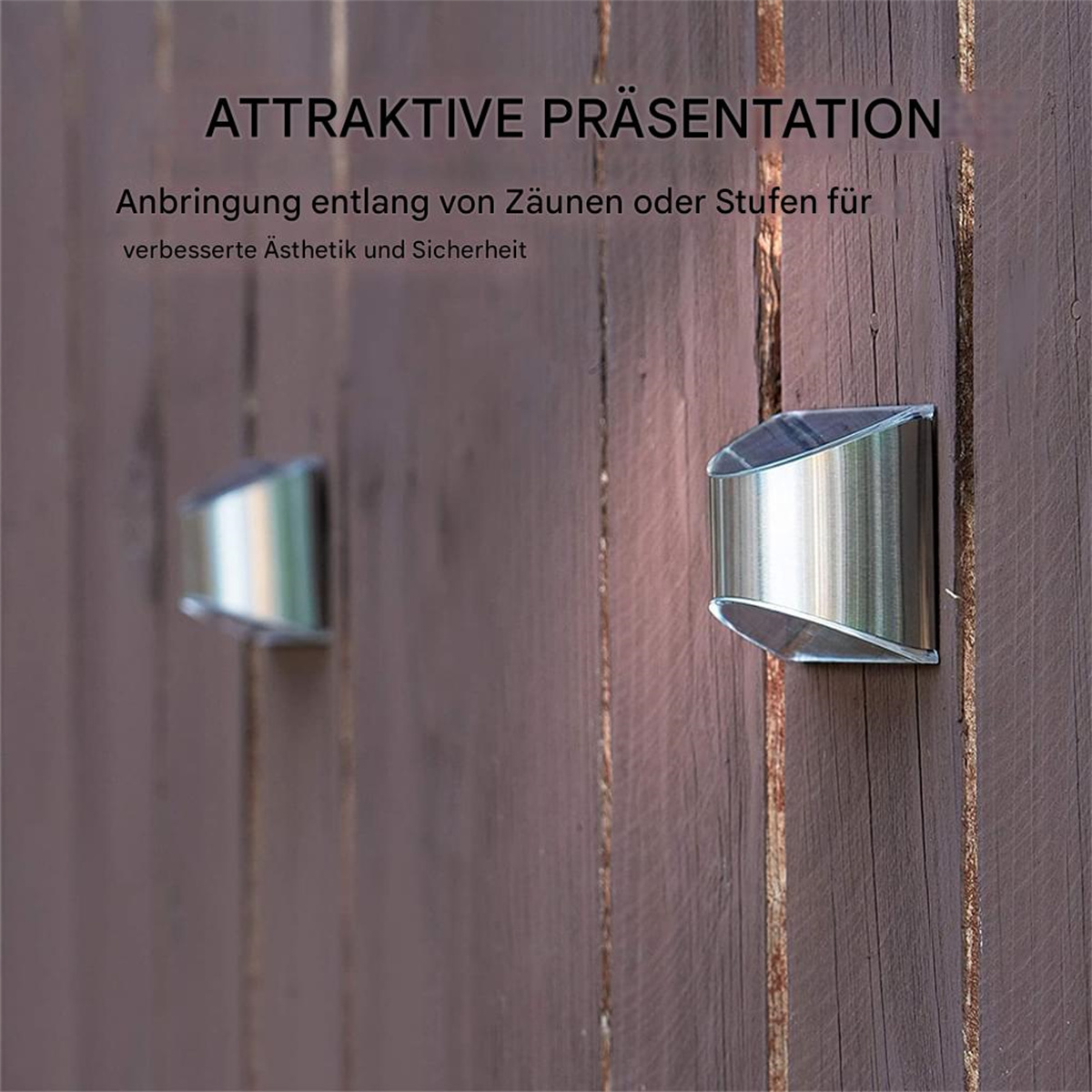 Metall-Außenwandleuchten an einer Holzwand installiert.