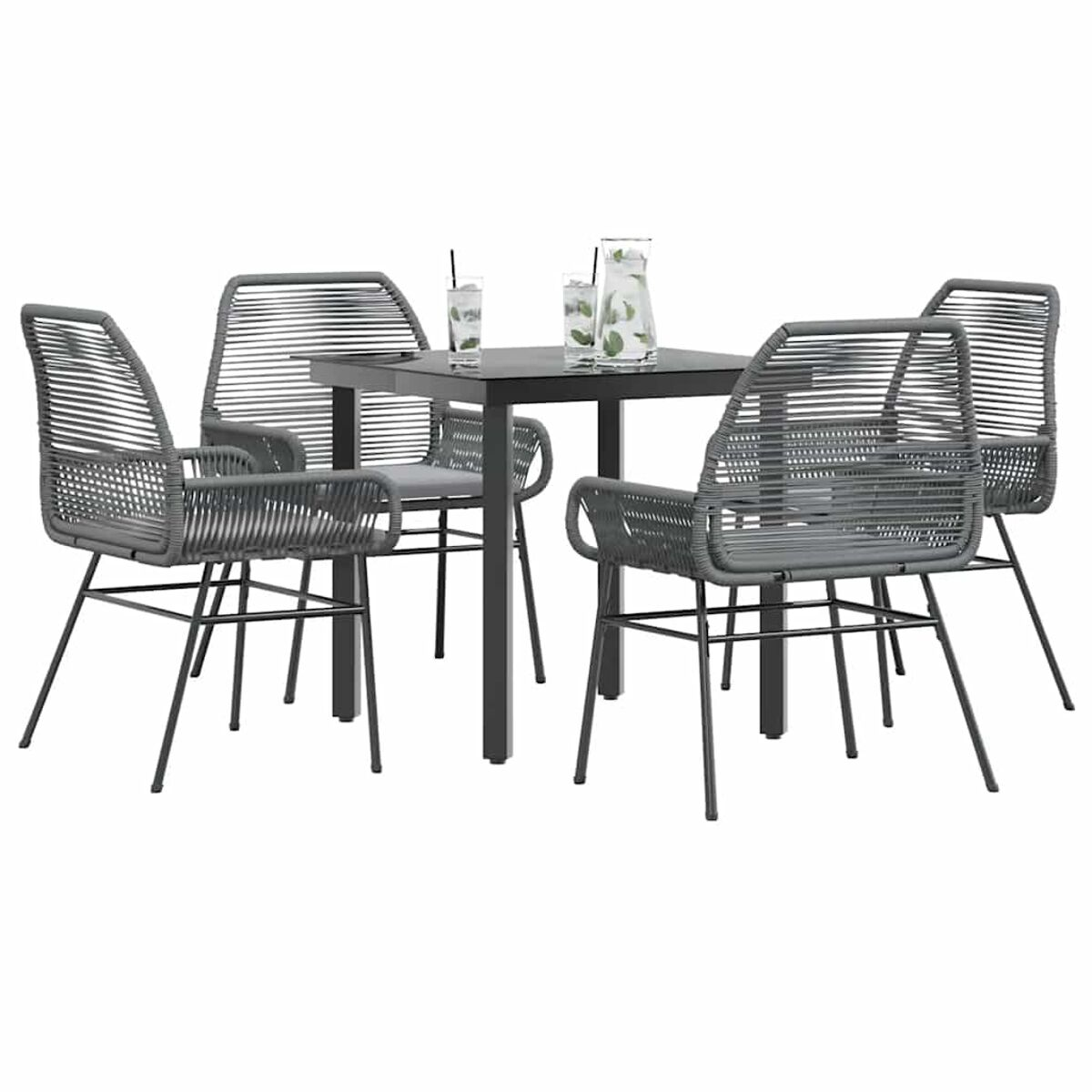 Ein Ess-Set für den Außenbereich mit einem schwarzen Tisch und vier grauen, gewebten Stühlen.