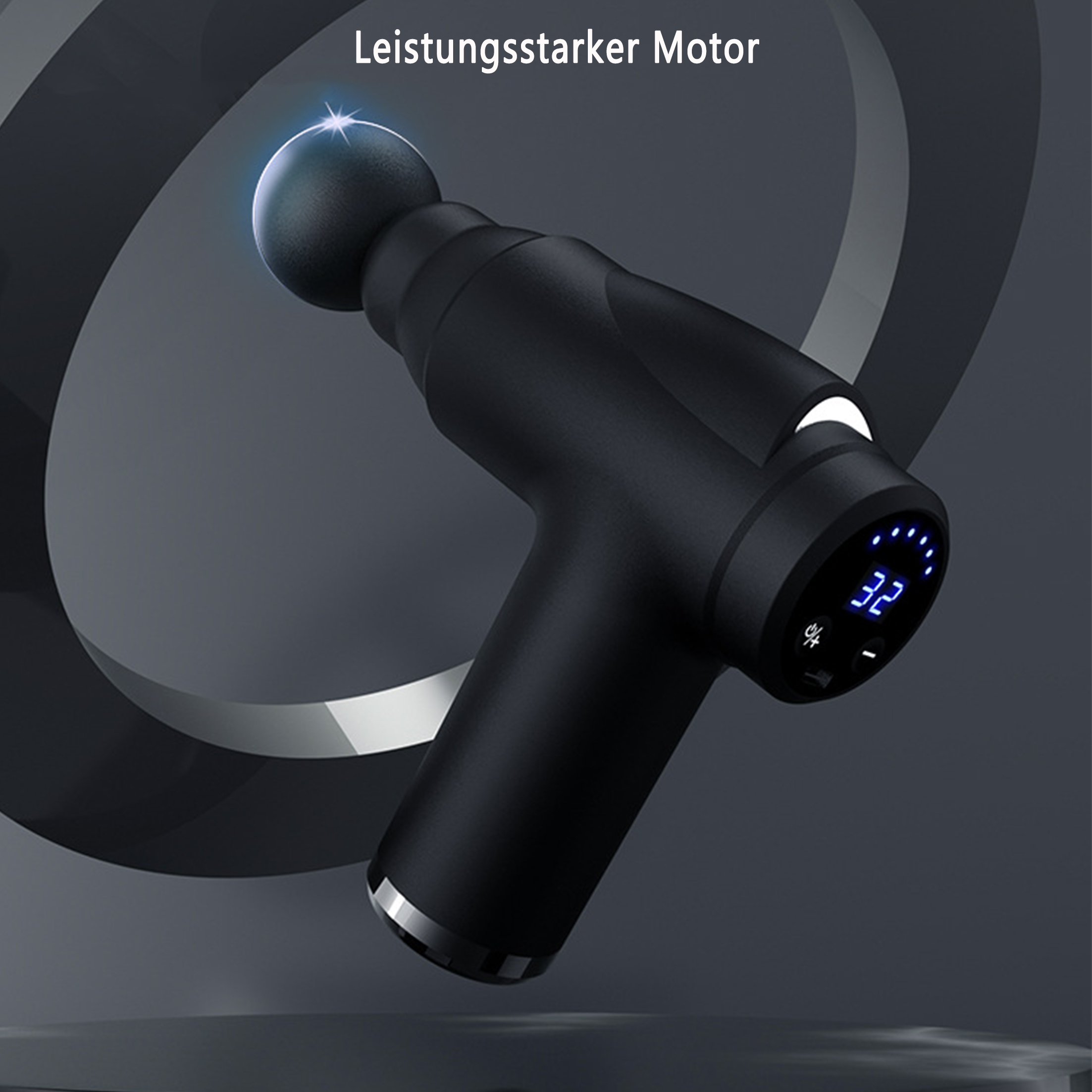 Eine schwarze Massagepistole mit blauem Display und blauem Licht auf grauem Hintergrund.