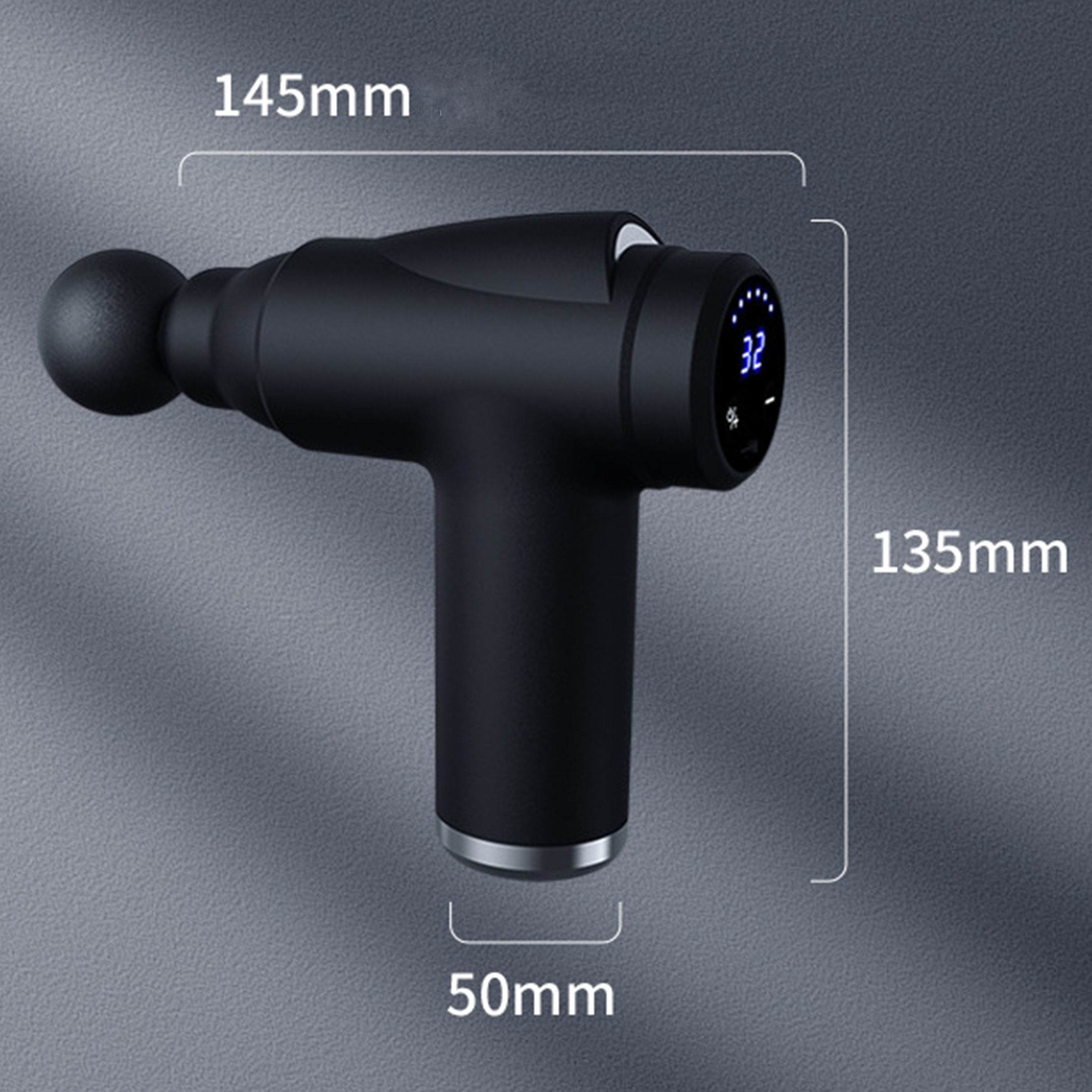 Schwarze Massagepistole mit Digitalanzeige 32. Abmessungen 145x135x50mm auf grau.