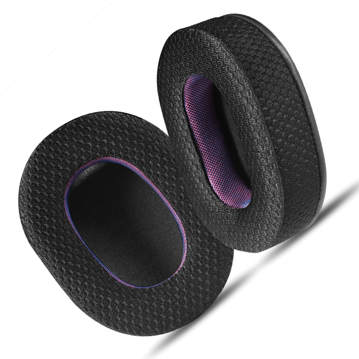 Due cuscinetti auricolari neri per cuffie, con esterno strutturato e interno colorato.