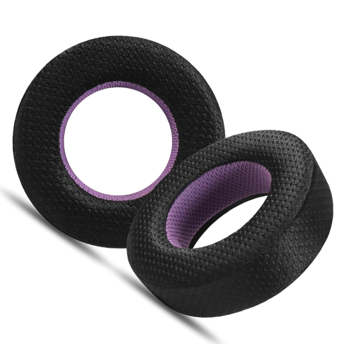 Due cuscinetti auricolari neri con rete viola, progettati per cuffie, isolati su una superficie bianca.