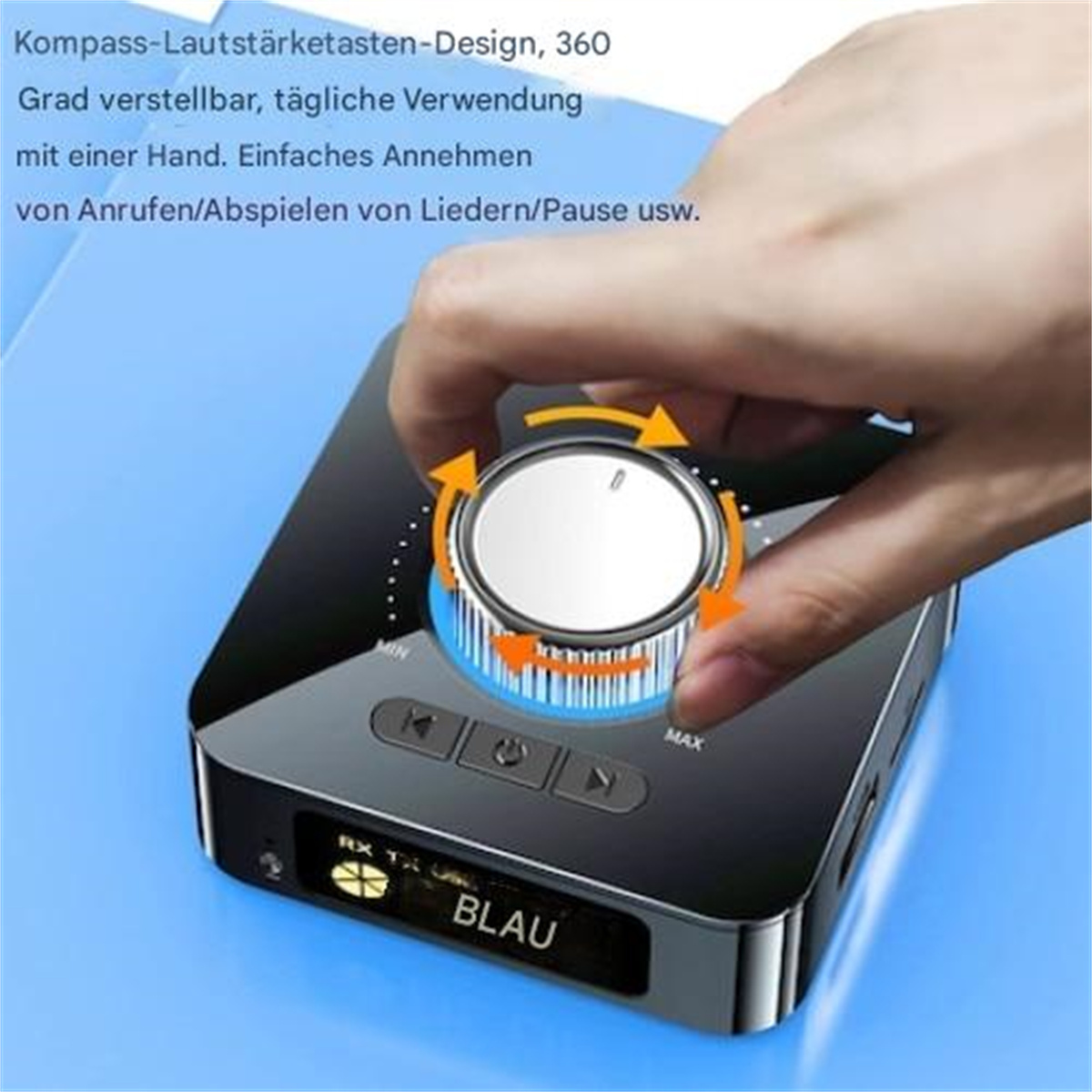 Schwarzes und silbernes Audiogerät mit Drehknopf. Die Hand einer Person dreht den Knopf. Der Hintergrund ist blau.