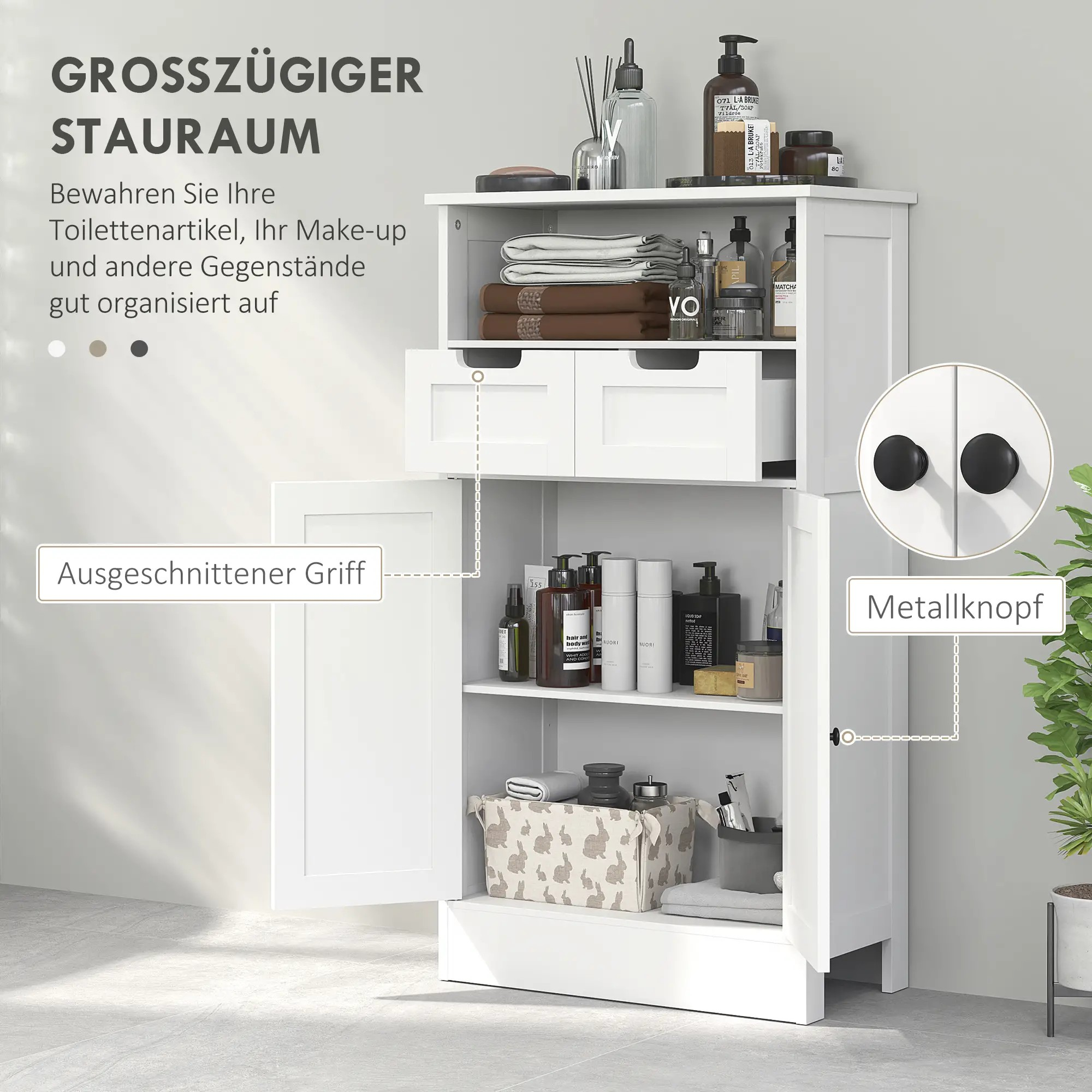 Weißer Schrank mit offener Tür. Es gibt Regale mit Produkten und eine Schublade. Schwarze Griffe oben.