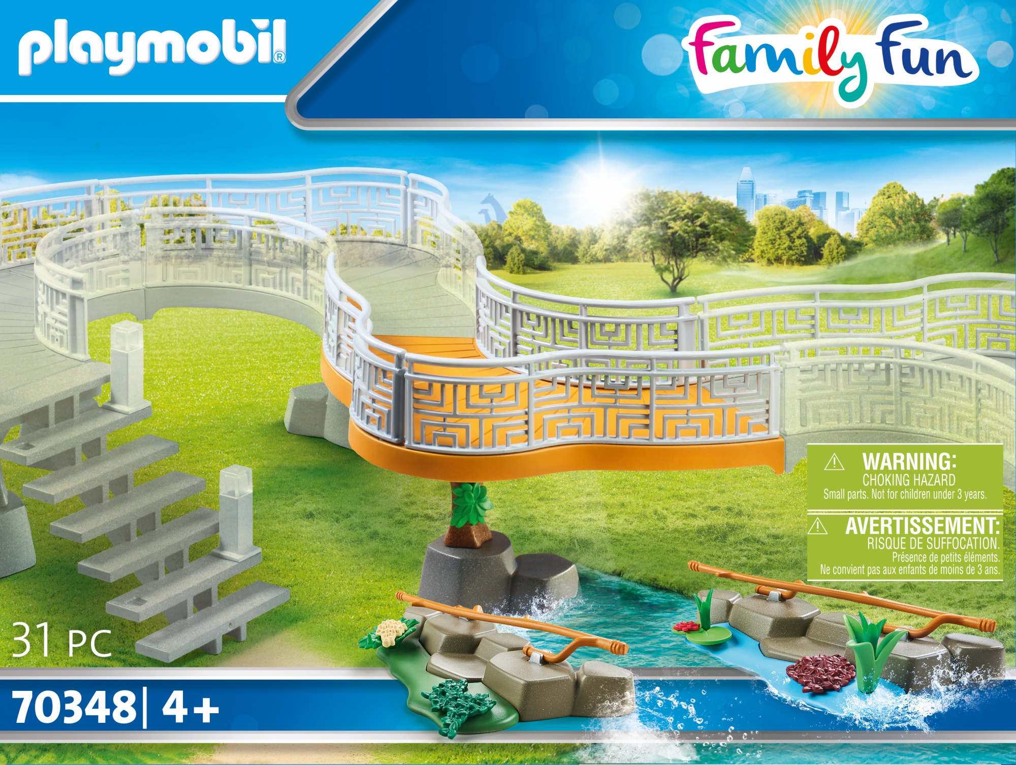 Un set Playmobil Family Fun, con un ponte sull'acqua con scale e personaggi.