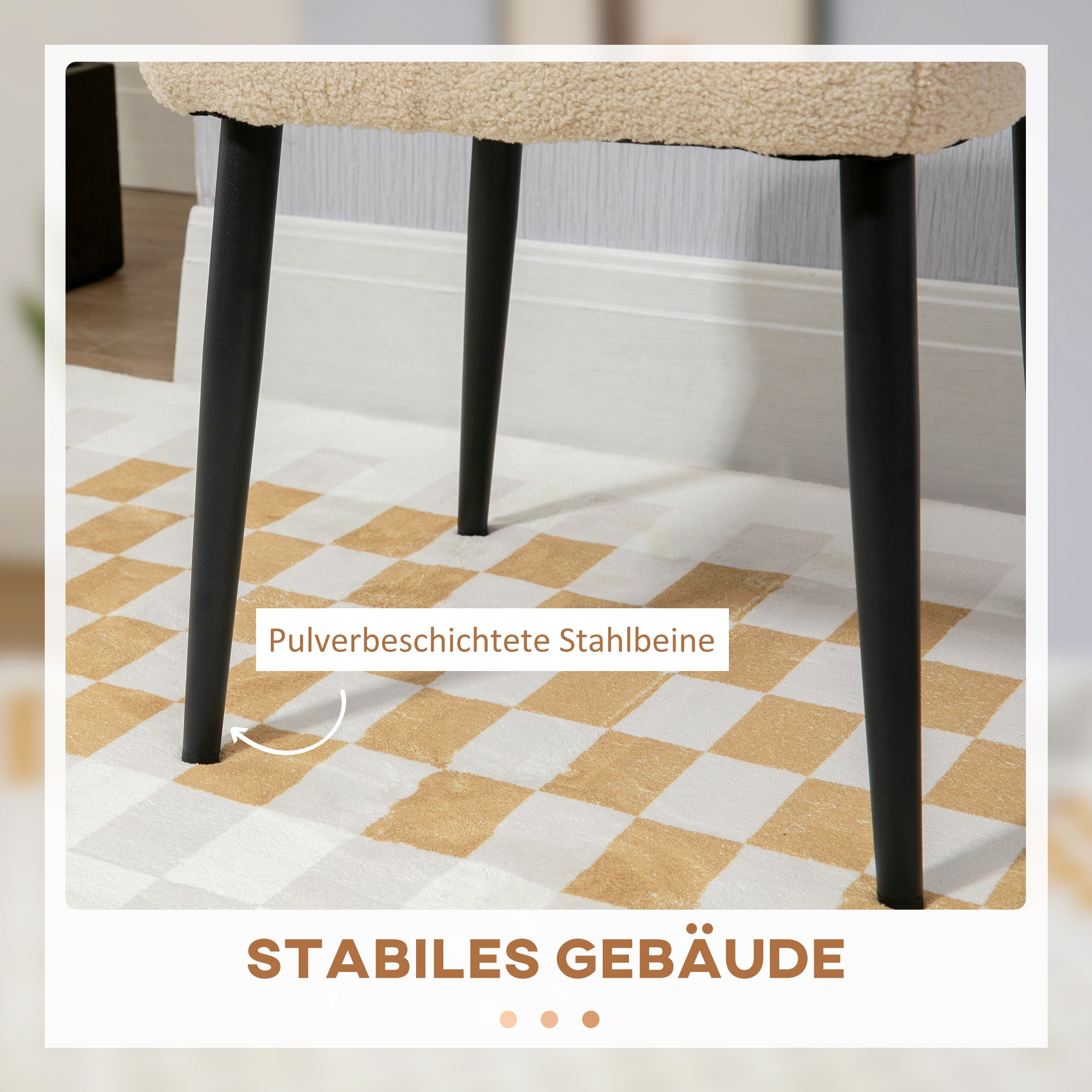 Stuhl mit schwarzen Beinen und strukturiertem beigen Sitz, auf kariertem Teppich.
