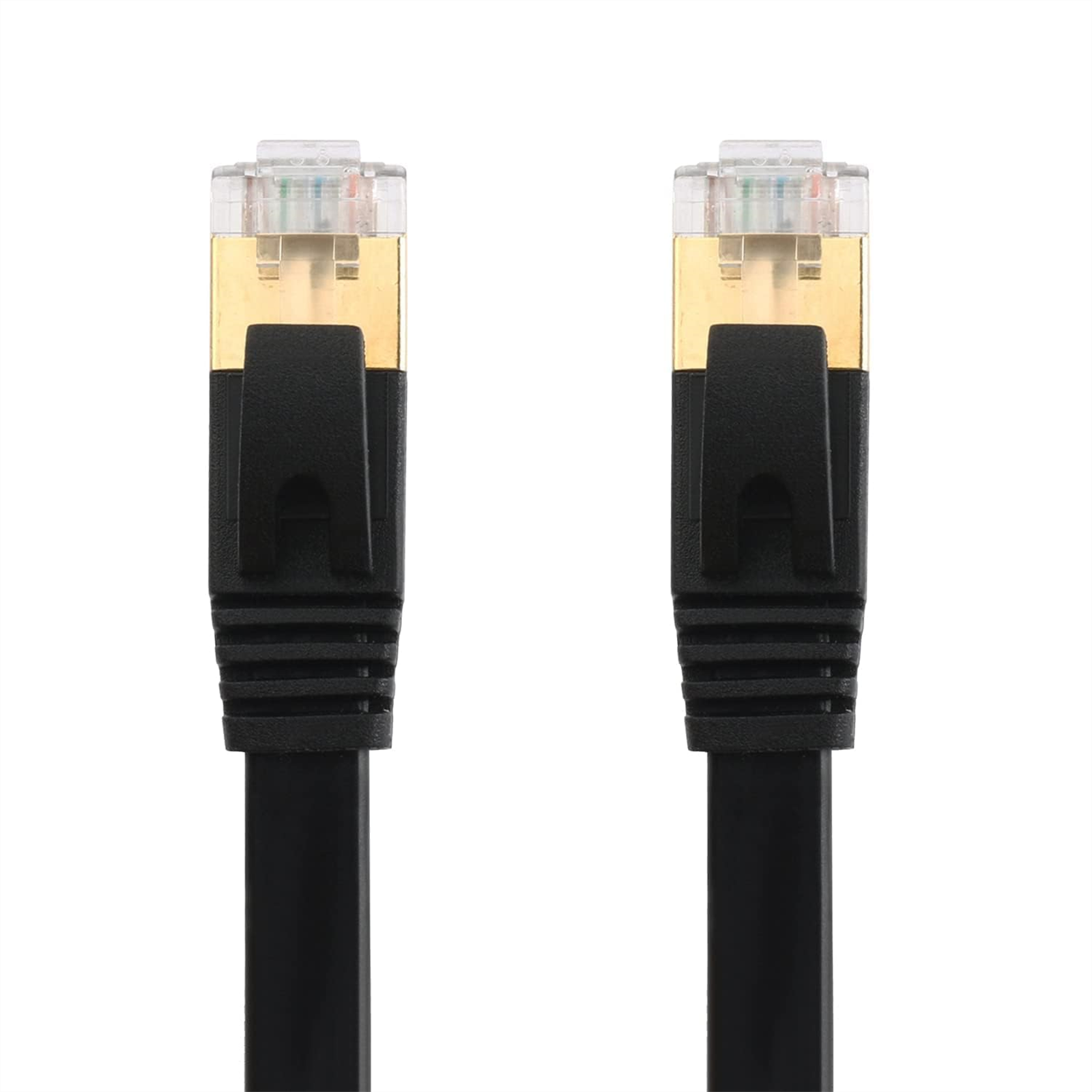 Zwei schwarze Ethernet-Kabel mit goldenen Steckern, isoliert auf weißem Hintergrund.