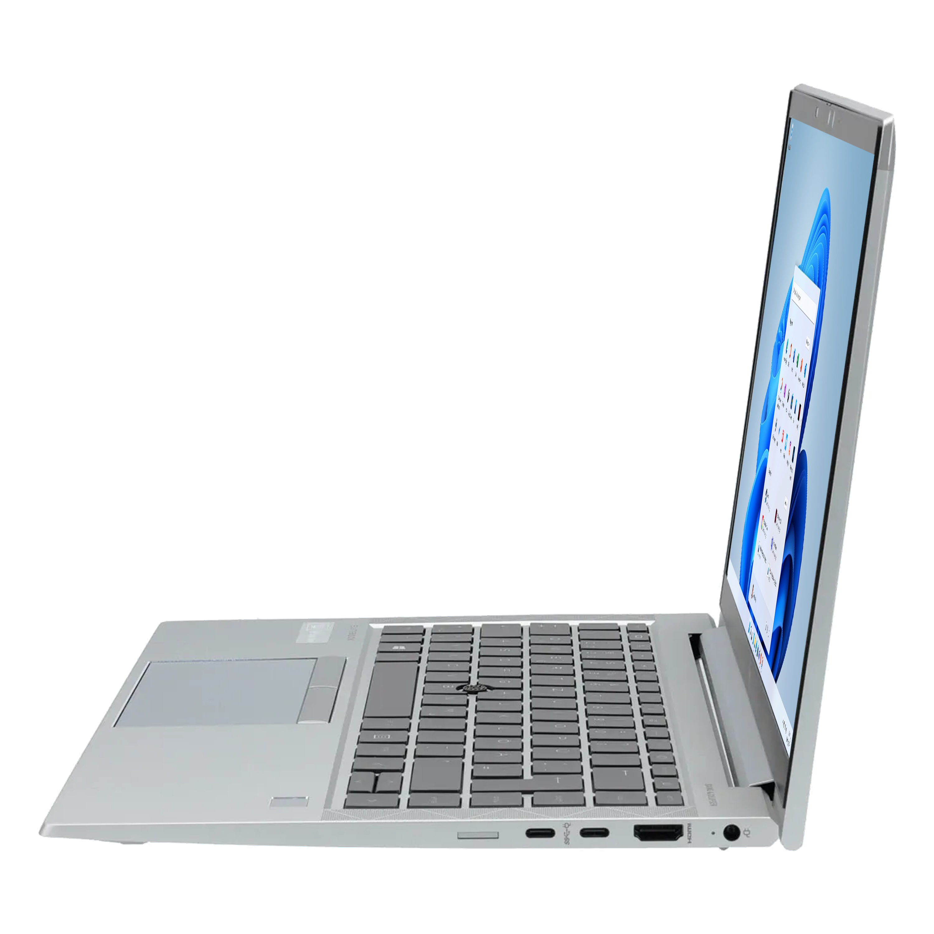 Silberner Laptop, geöffnet, auf weißer Oberfläche. Der Bildschirm zeigt Windows 11.