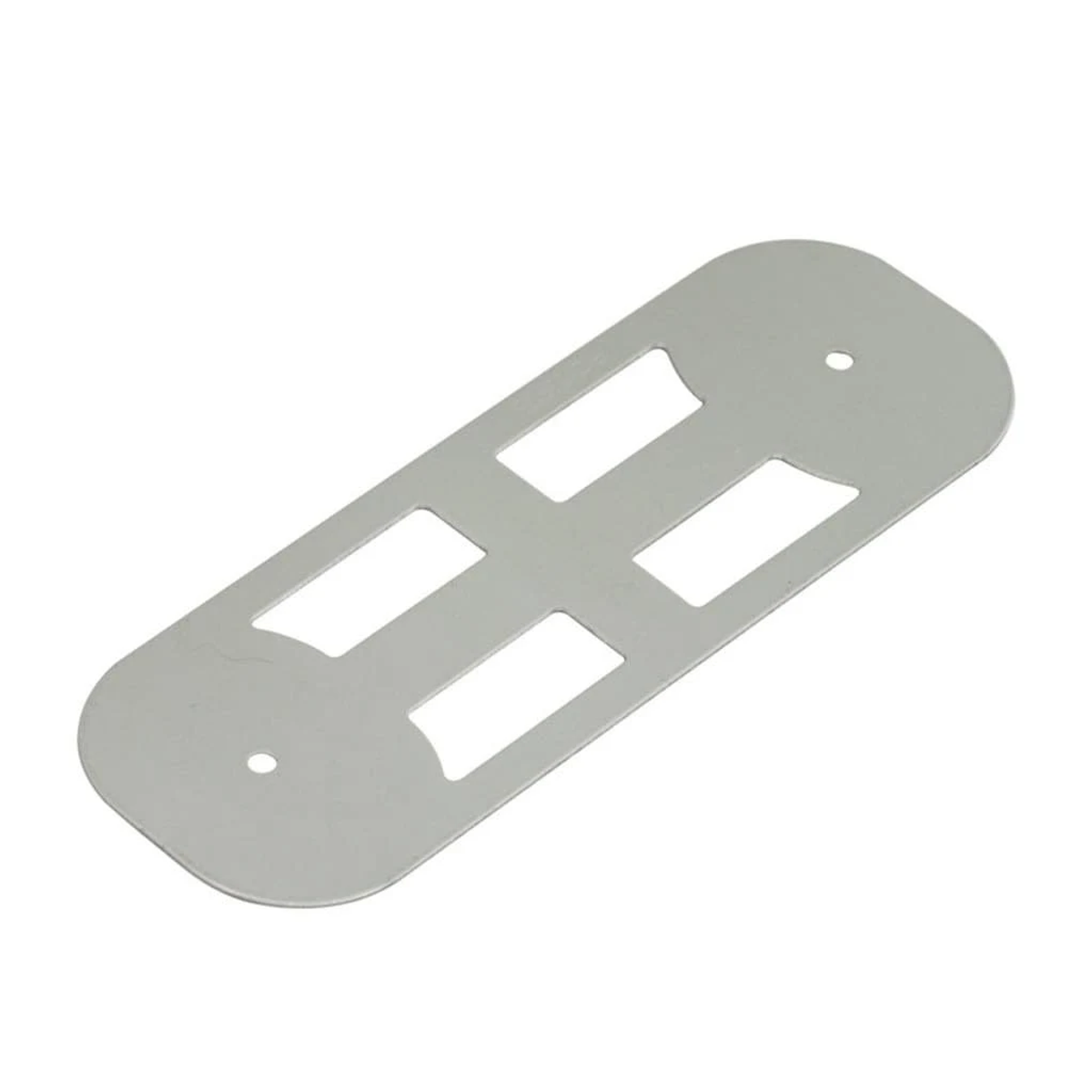 Srebrna metalowa płyta z czterema prostokątnymi wycięciami i dwoma otworami.