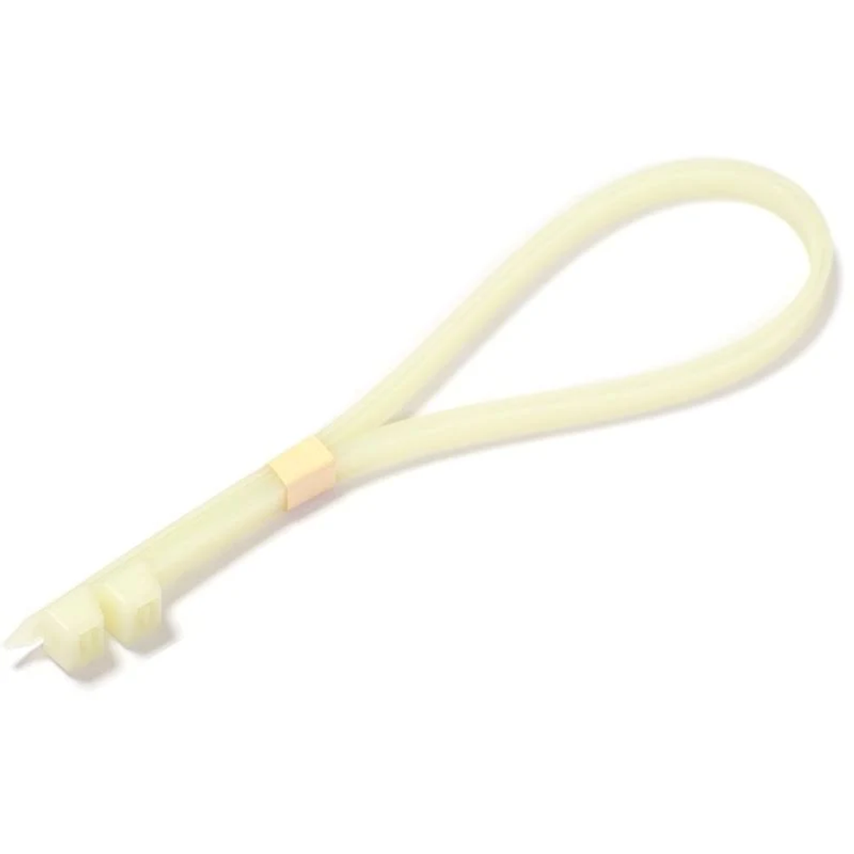 Żółtawo-białe narzędzie, w kształcie pętli, z dwoma prostokątnymi końcami. Leży na białej powierzchni.