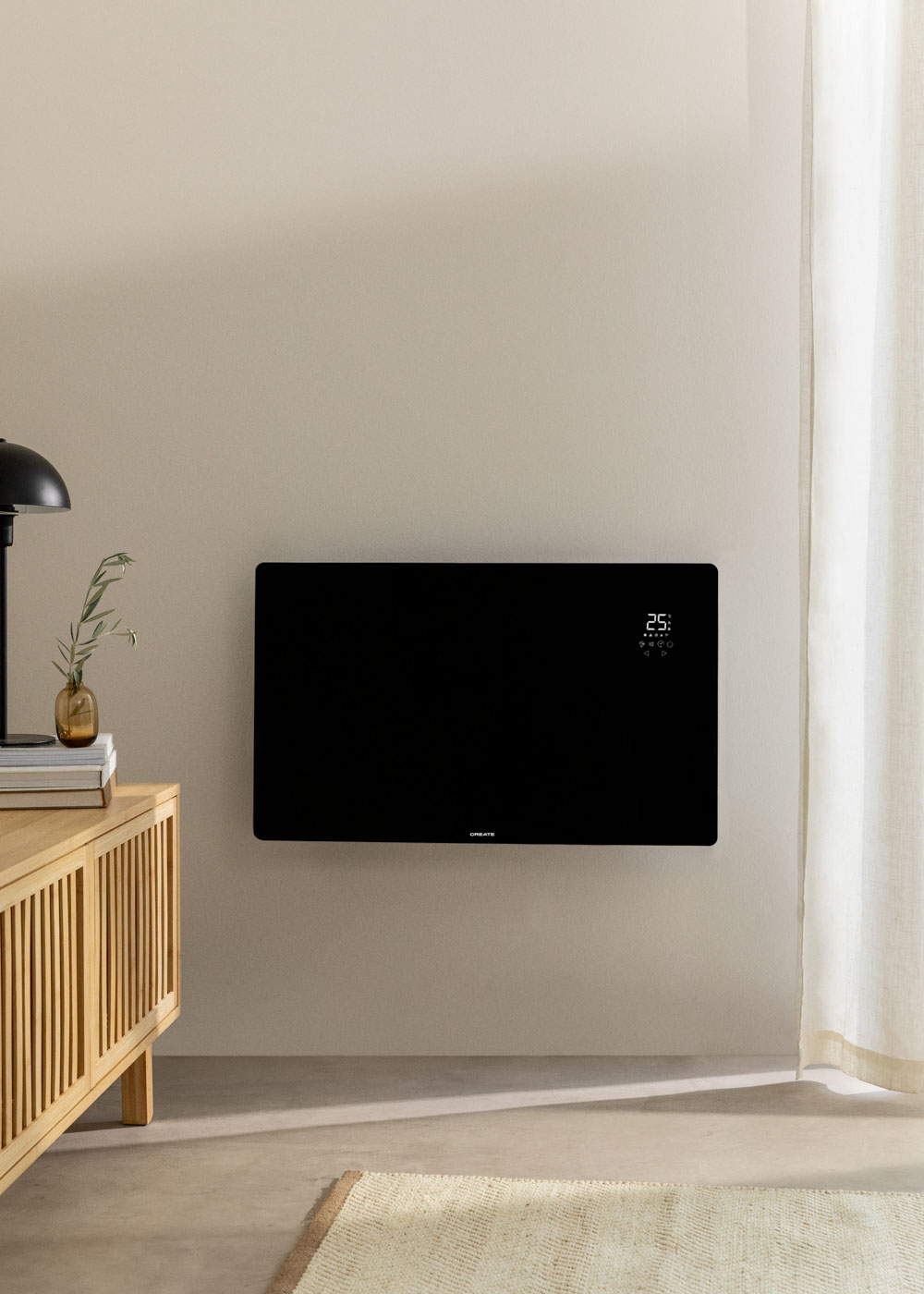 Calentador de pared negro con pantalla digital y mesa auxiliar de madera.