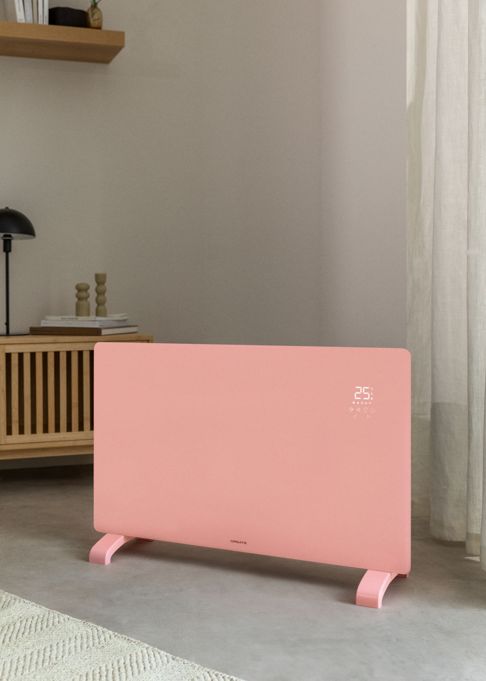 Un calefactor eléctrico rosa está en el suelo. Tiene una pantalla digital que muestra '25'.