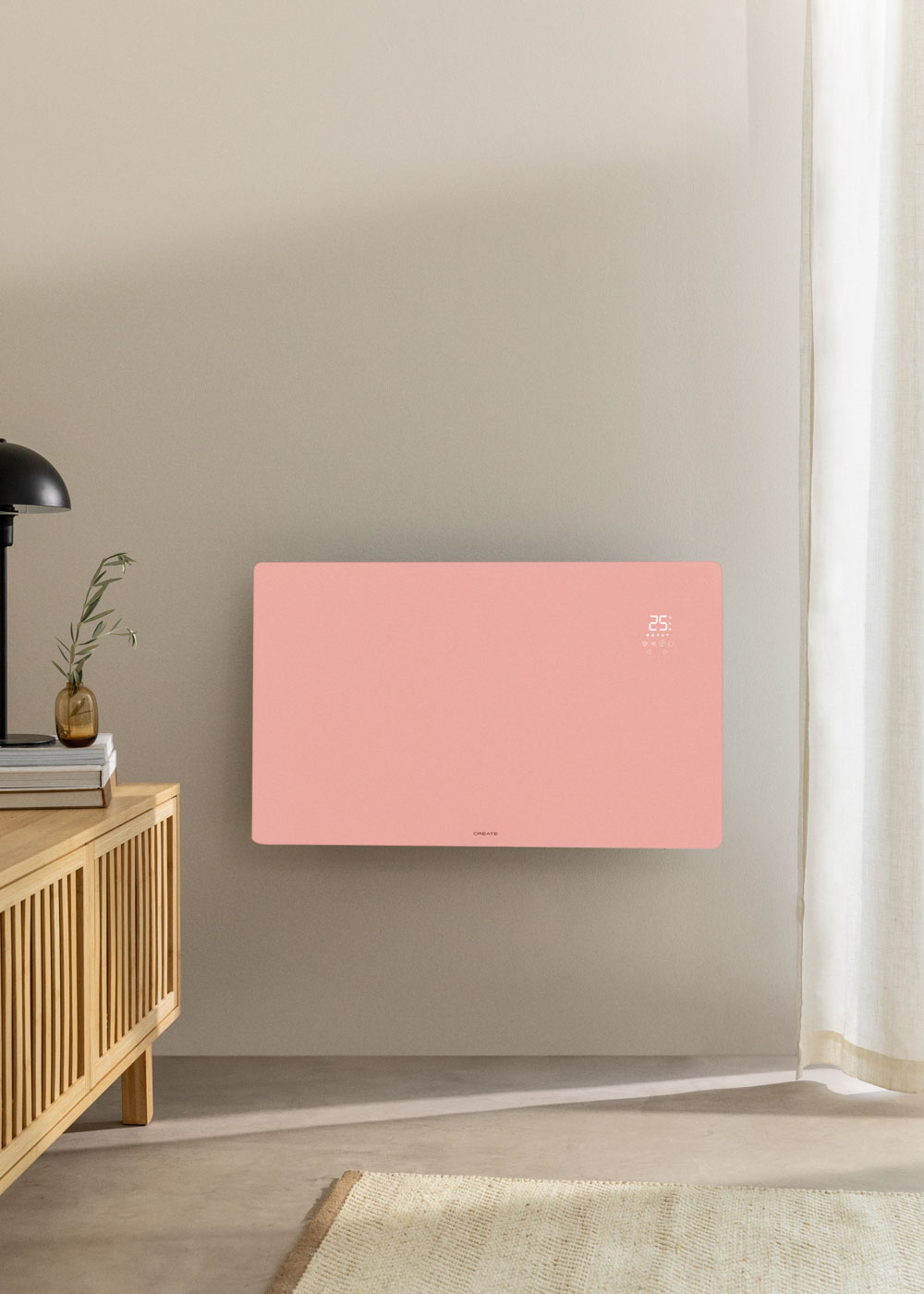 Calentador rosa montado en la pared con pantalla 25. Gabinete de madera con libros.