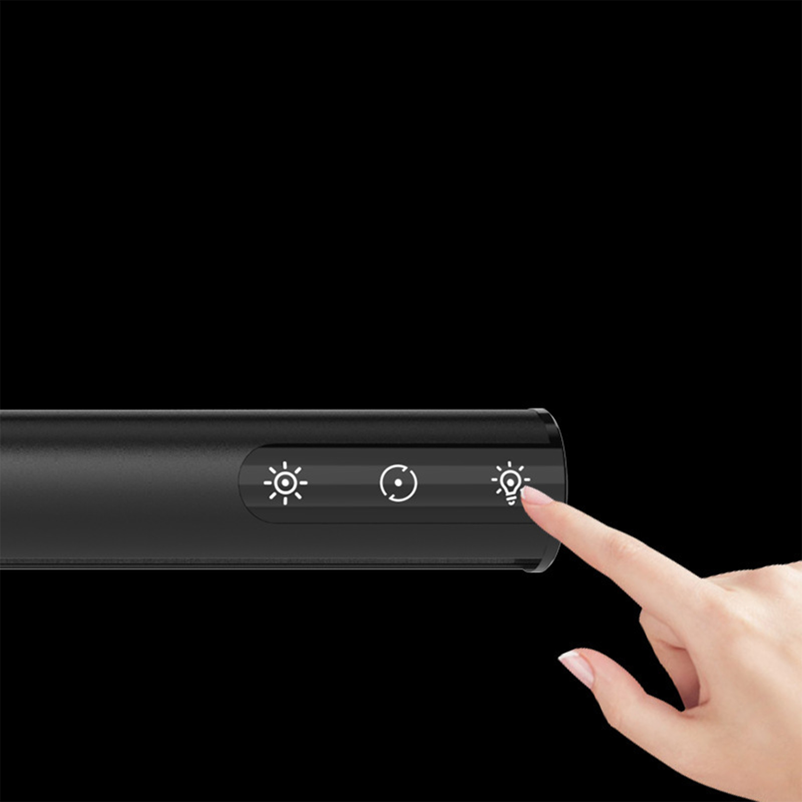 Schwarzer LED-Balken, Hand berührt Tasten. Drei Symbole: Sonne, Kreis, Sonne. Schwarzer Hintergrund.