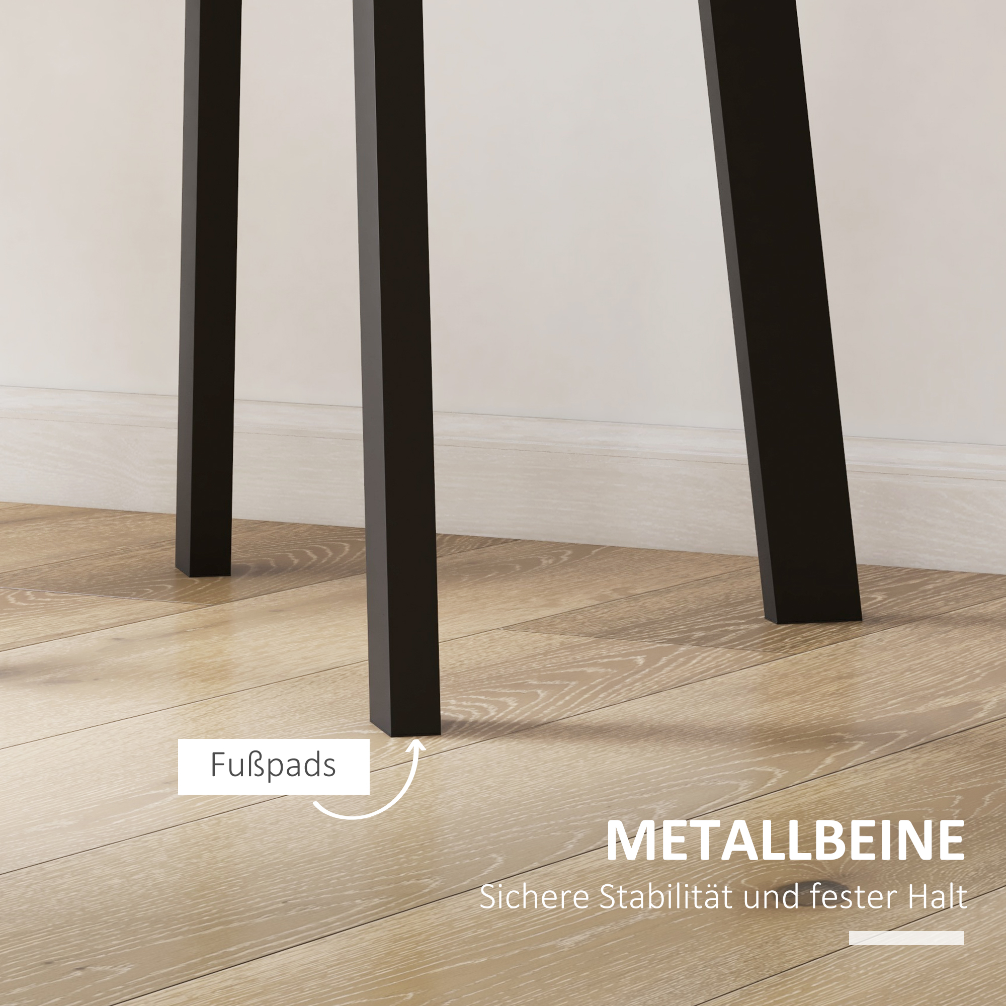 Schwarze Metall-Tischbeine auf Holzboden.