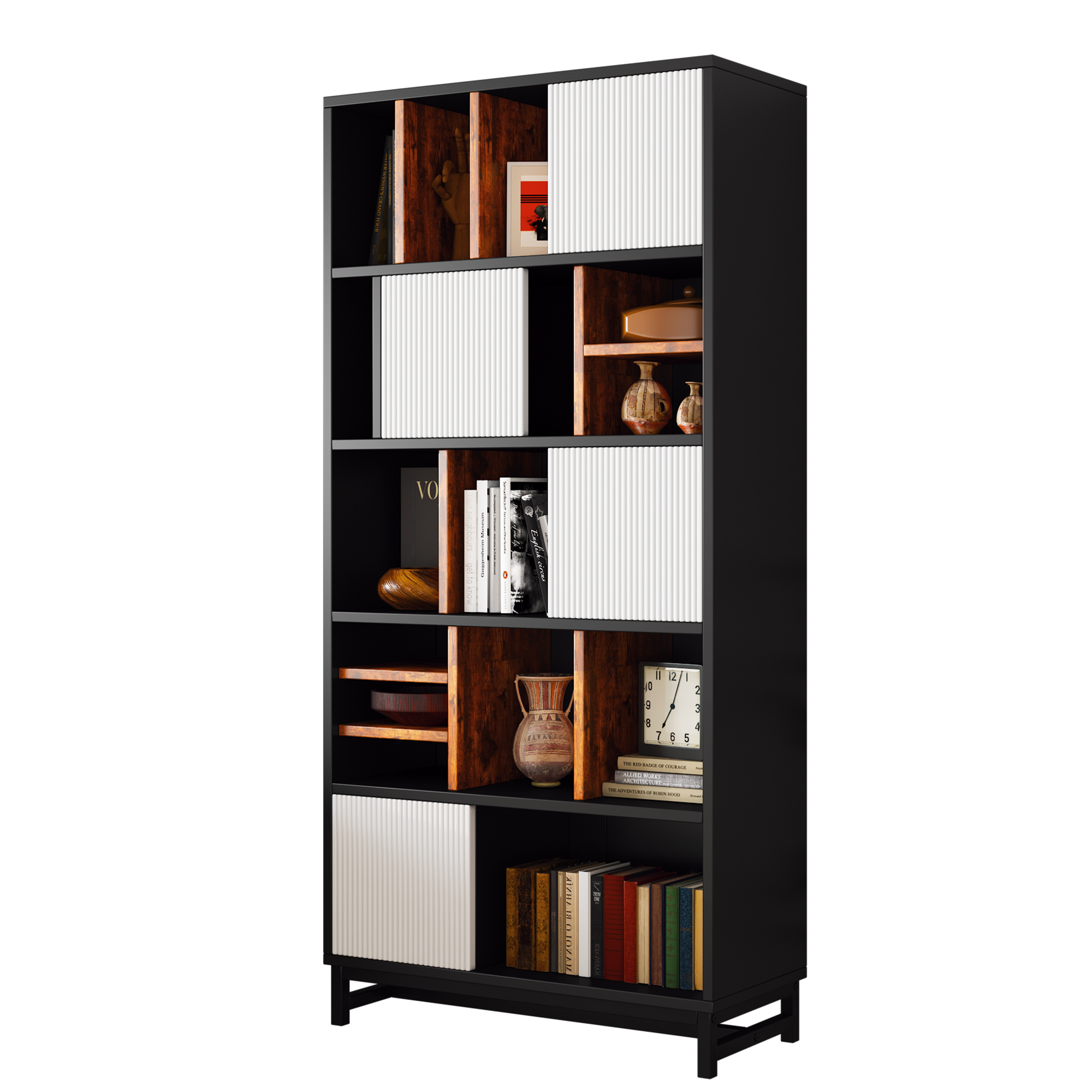 Schwarzes und Holz Bücherregal mit mehreren Regalen. Bücher, Vasen und Dekorationsartikel auf den Regalen.