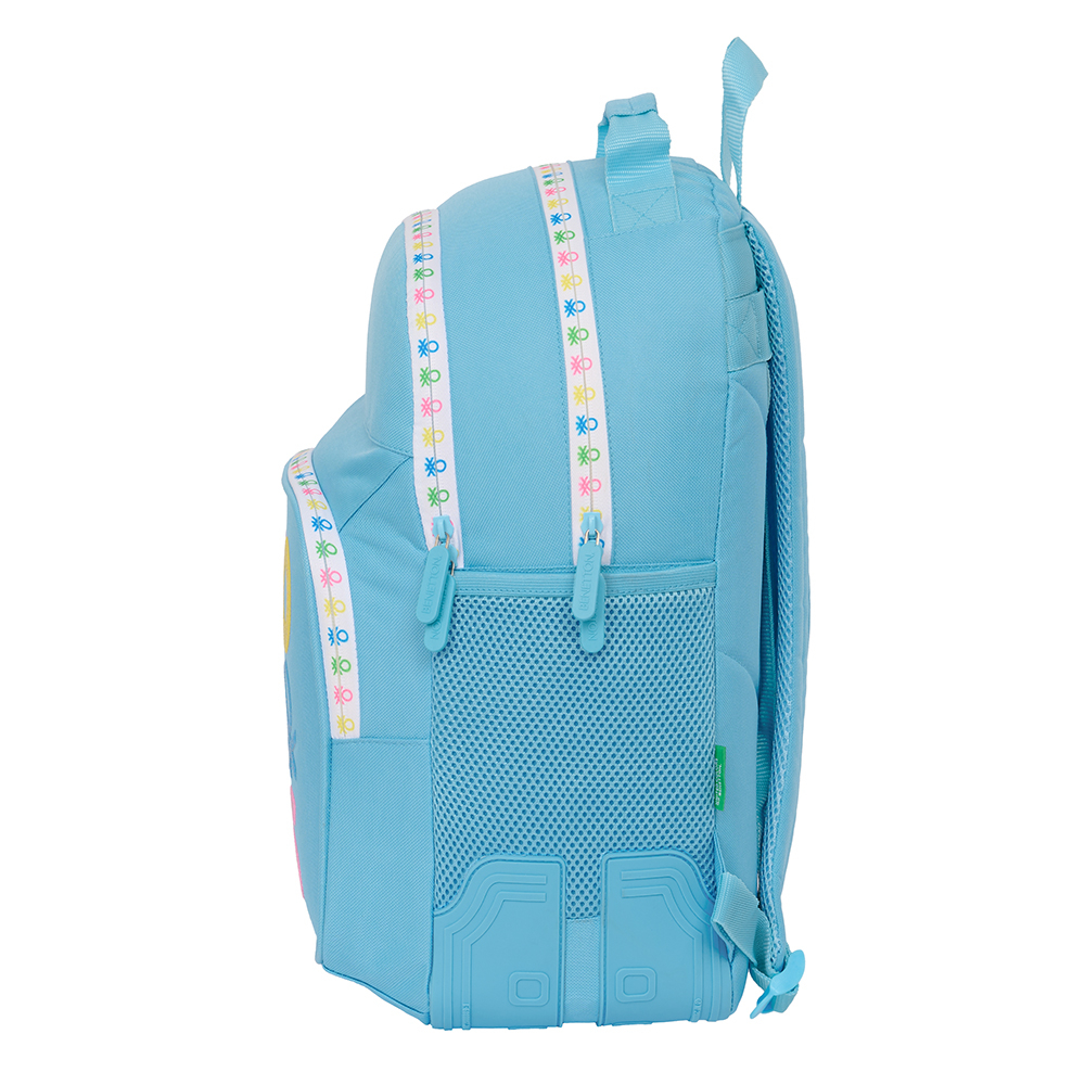 Blauer Rucksack mit weißen Trägern und einer Netztasche. Seitenansicht.