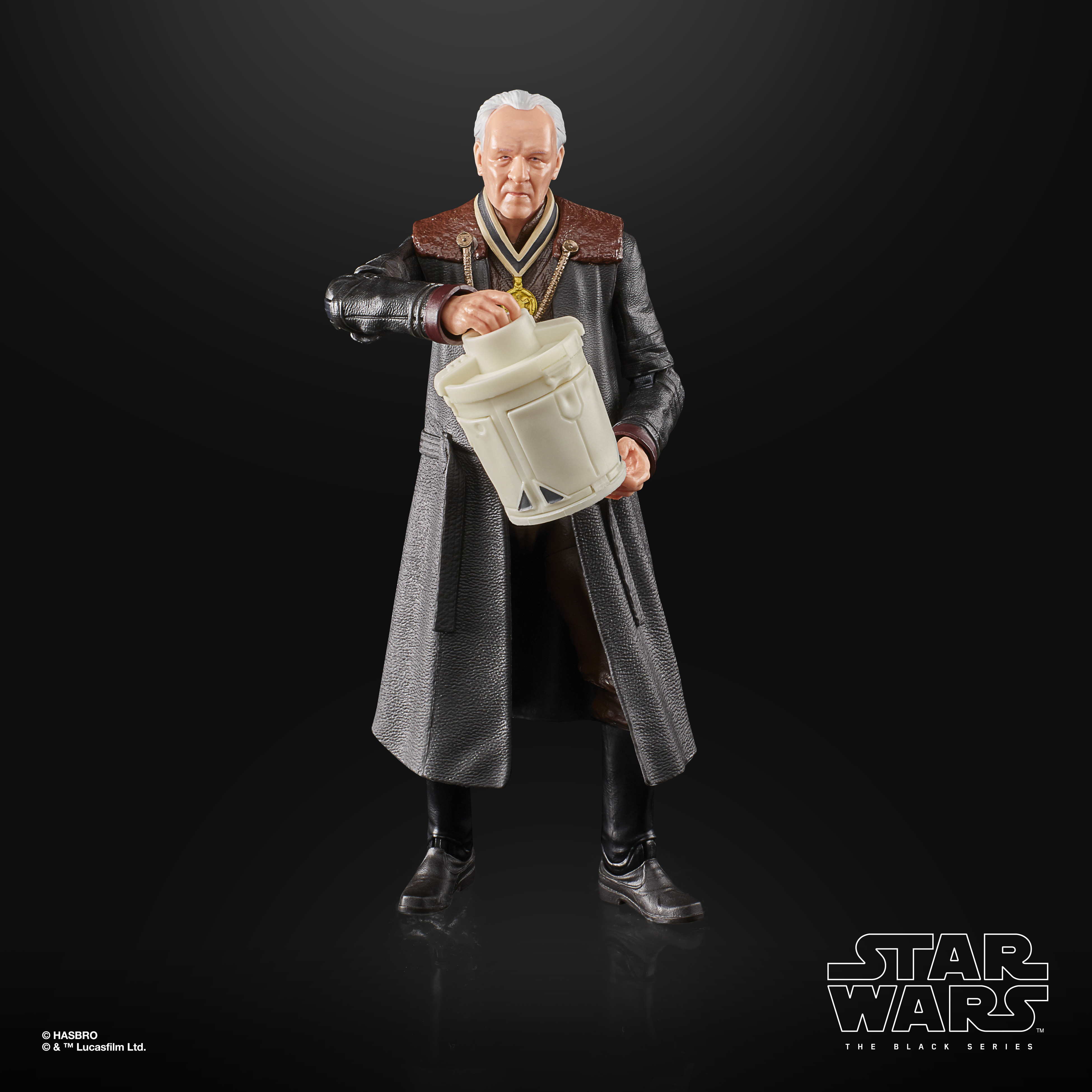 Una figura de Star Wars sosteniendo un contenedor blanco.