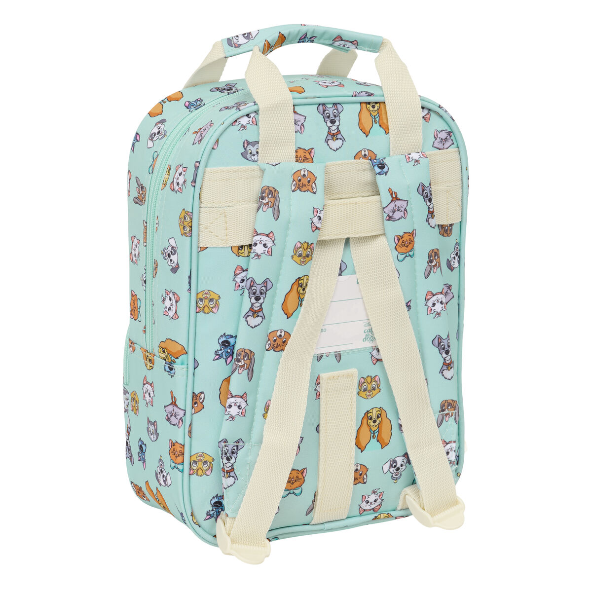 Ein hellblauer Rucksack mit einem Muster von Hunden. Er hat zwei Träger und ein Etikett zum Beschriften von Name und Adresse.