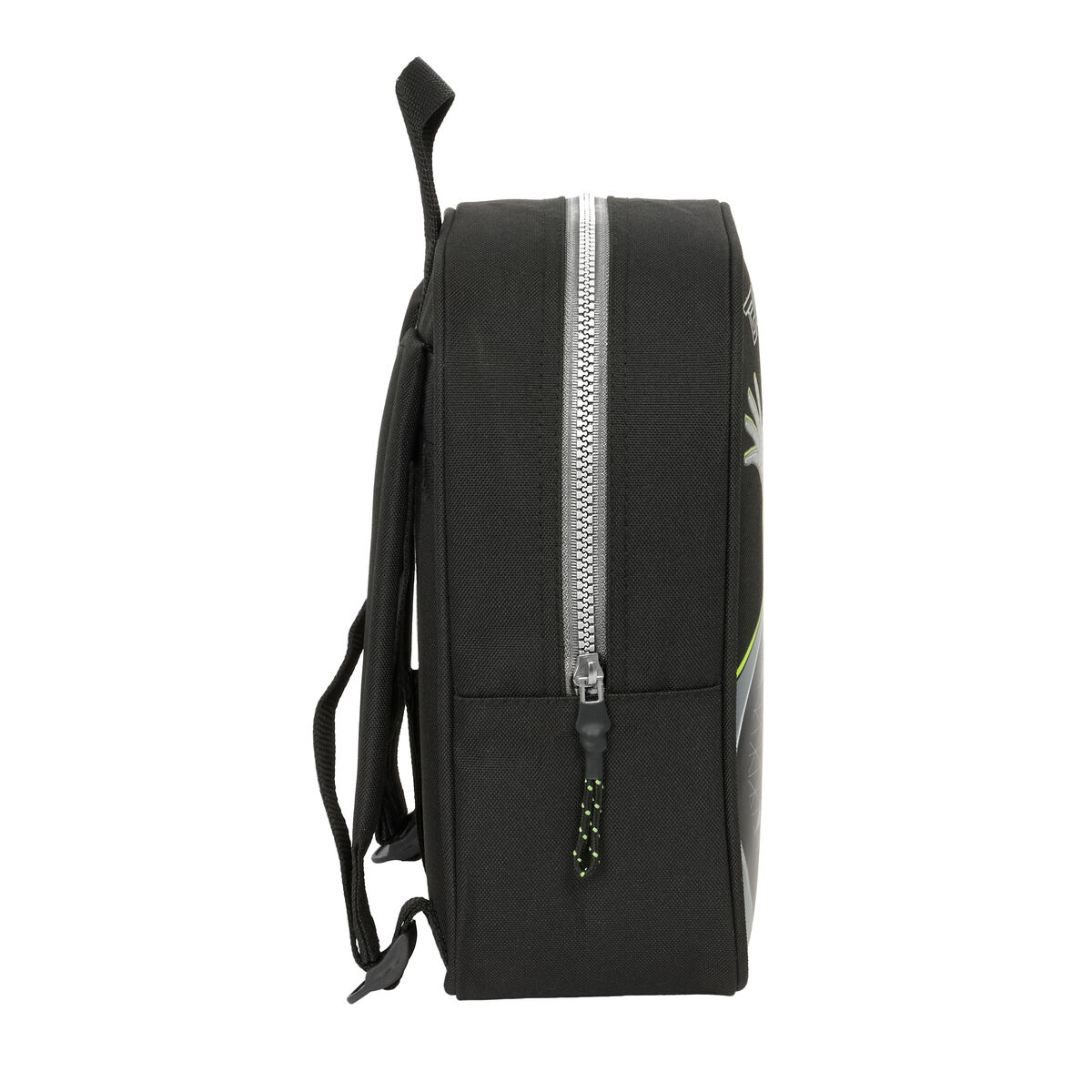 Schwarze Seitenansicht eines Rucksacks mit Reißverschluss. Der Rucksack hat ein Design.